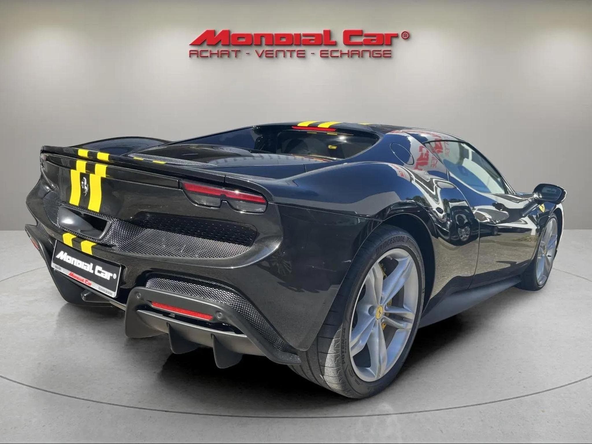 Ferrari 296 GTB (2024) - Photo 2