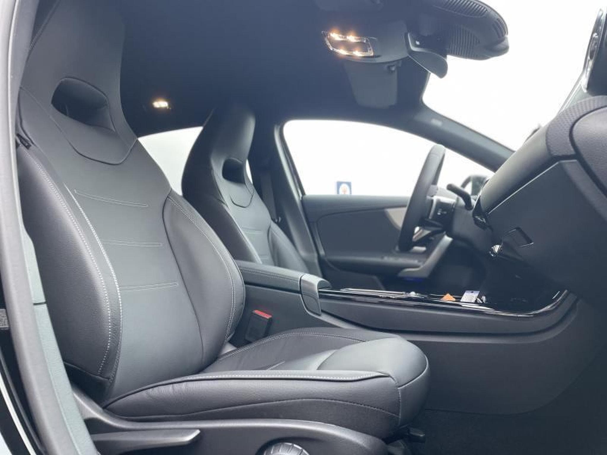 Mercedes A 200 AMG Line 7G-DCT (2025) - Photo 4