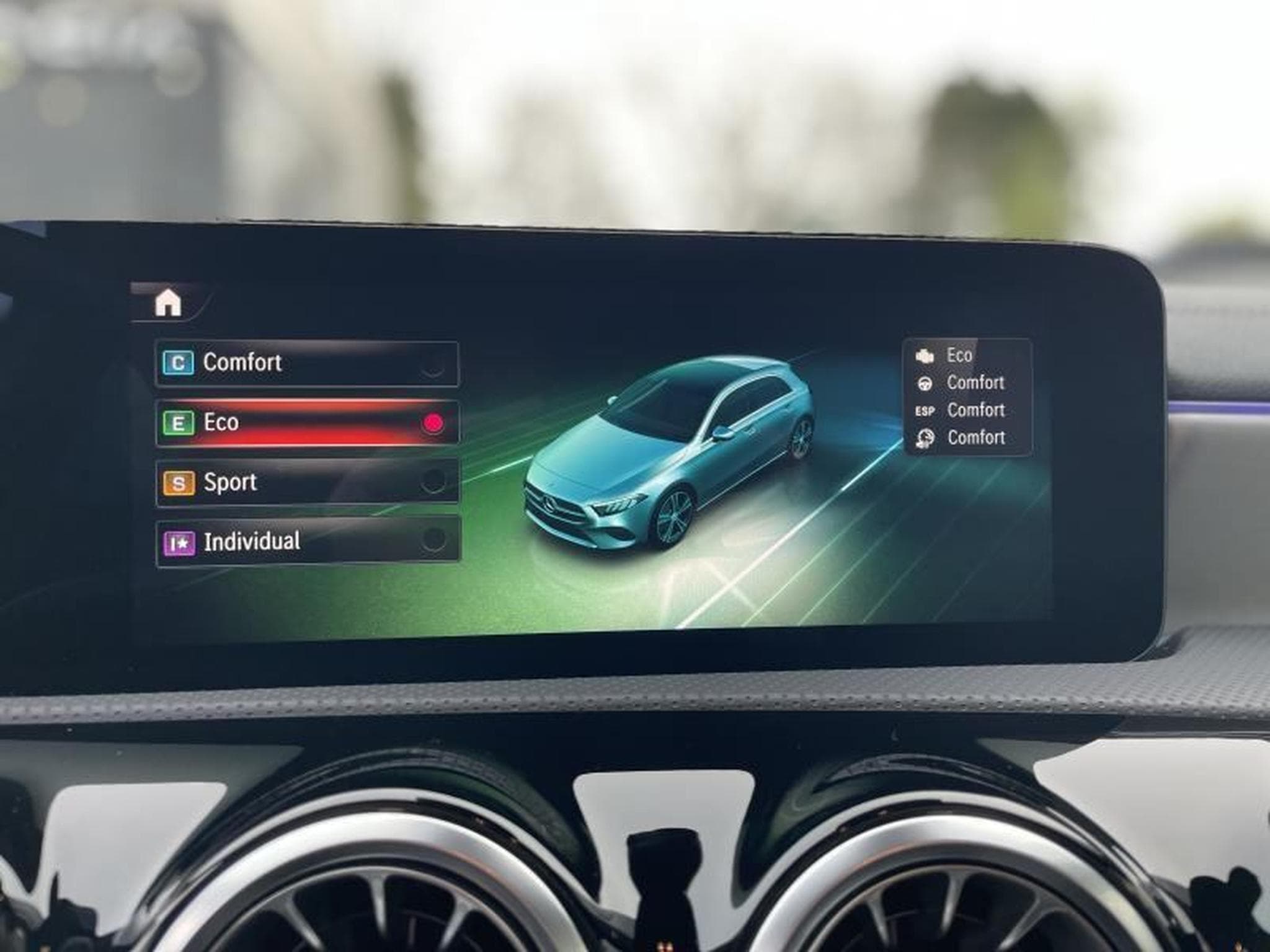 Mercedes A 200 AMG Line 7G-DCT (2025) - Photo 10