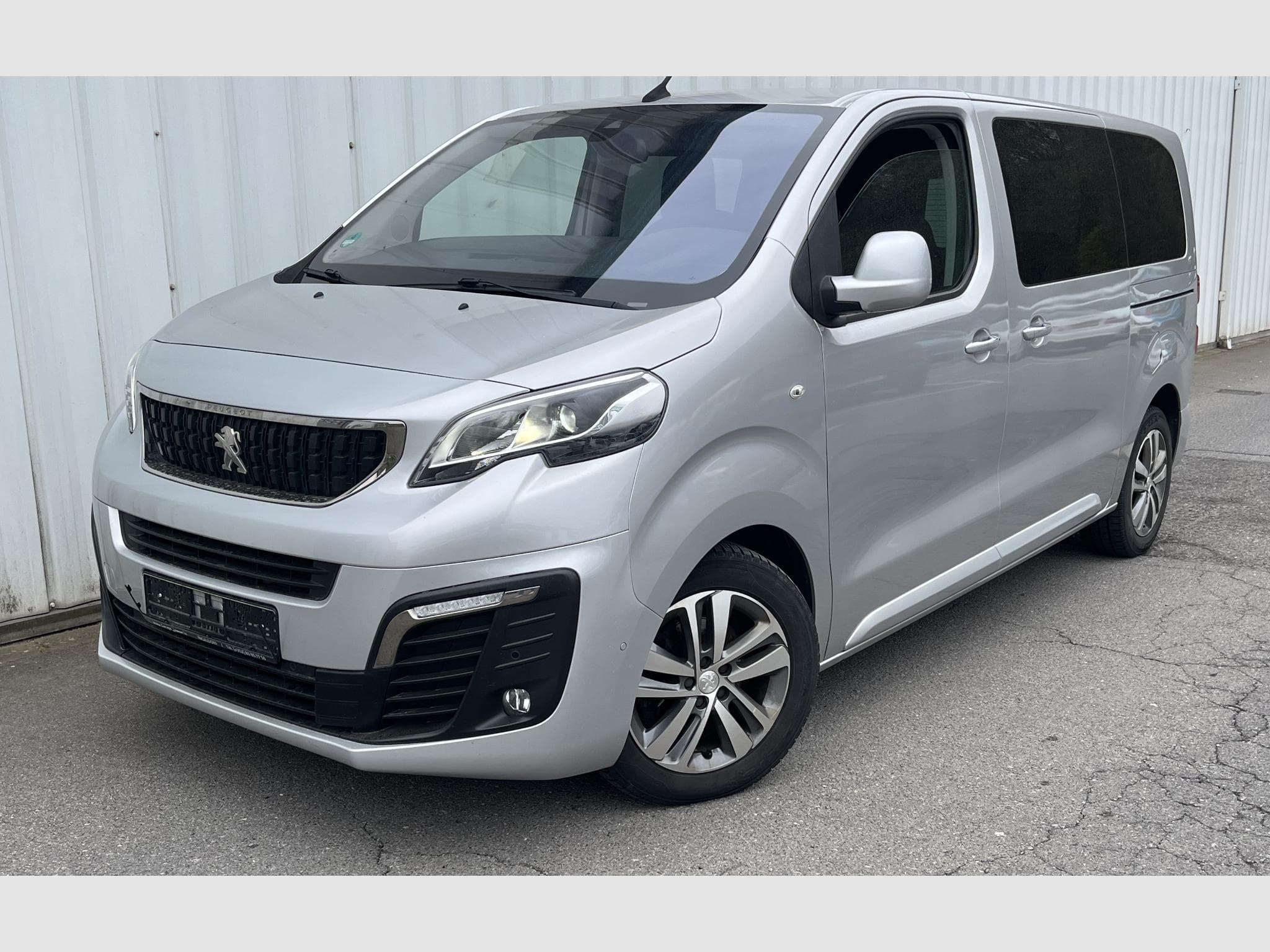 Peugeot Traveller 2.0 150 man6 (2018) - Photo 1