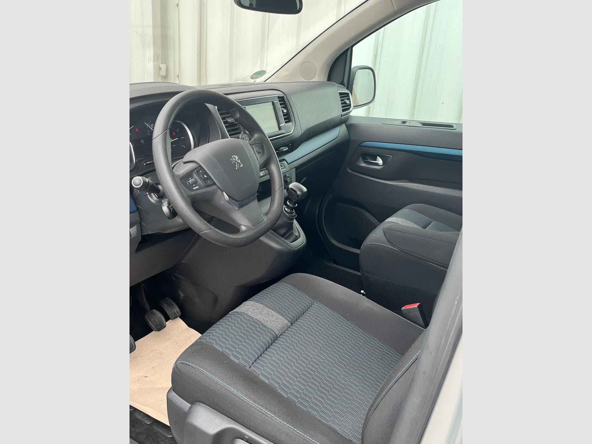 Peugeot Traveller 2.0 150 man6 (2018) - Photo 3