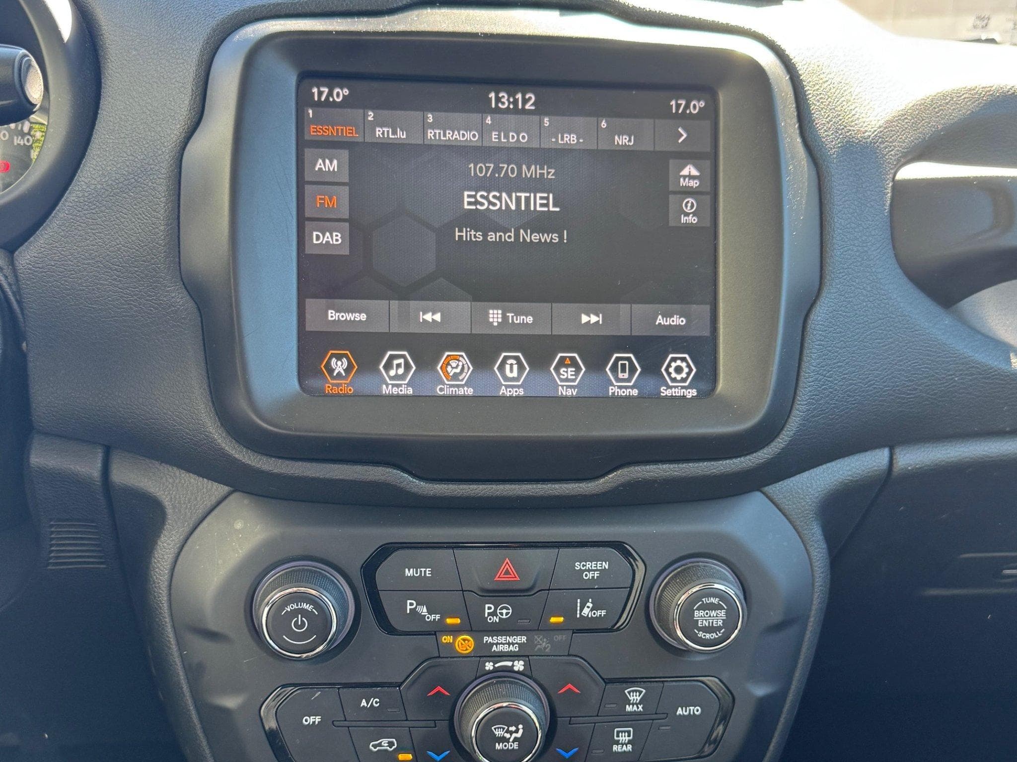 Jeep Renegade 1.3 Turbo - Limited Edition (2021) - Photo 8