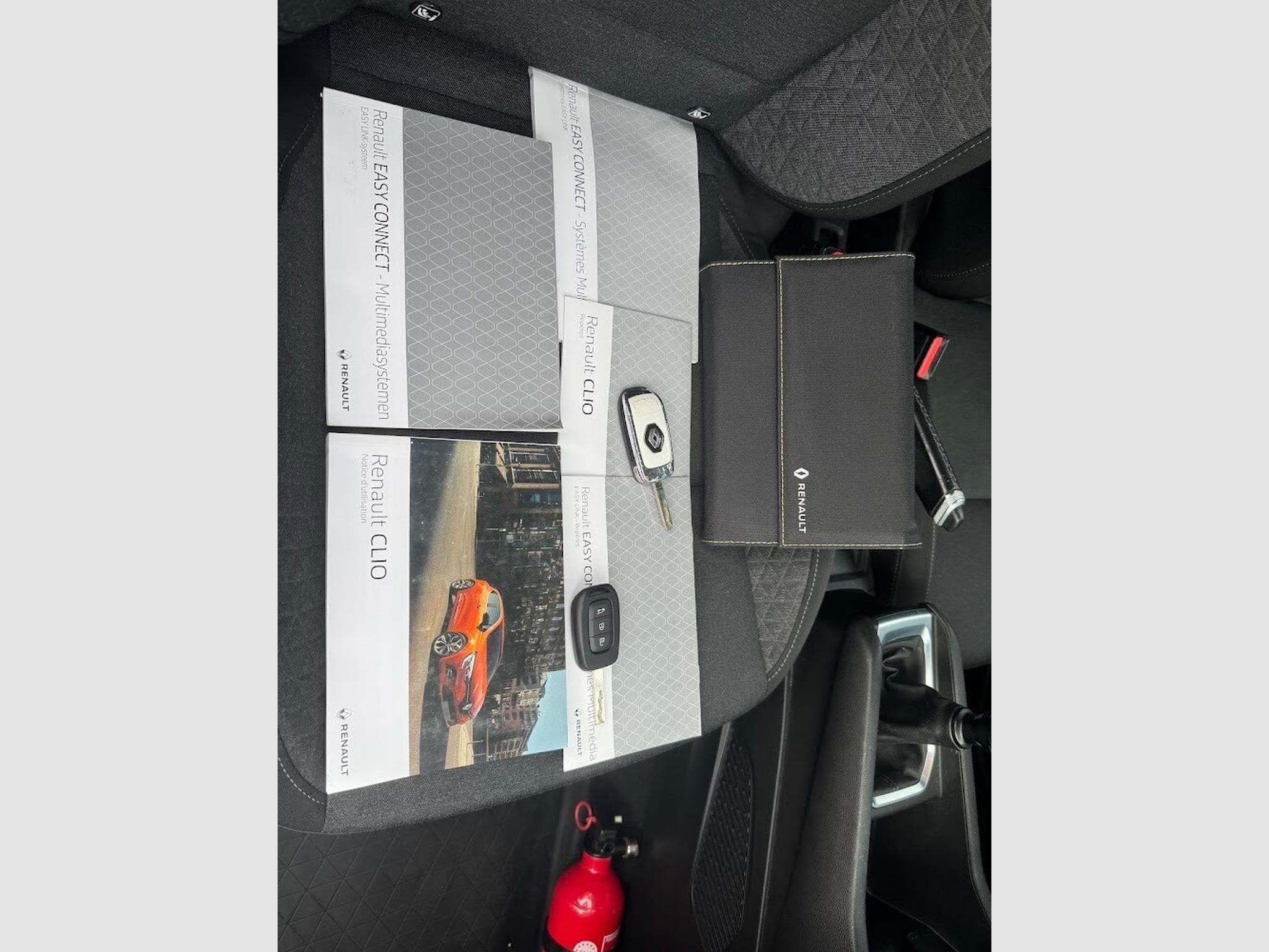 Renault Clio V 1,0 TCE 100 CV CORPORATE EDITION APPLECARPLAY 1 ERE MAIN (2020) - Photo 15