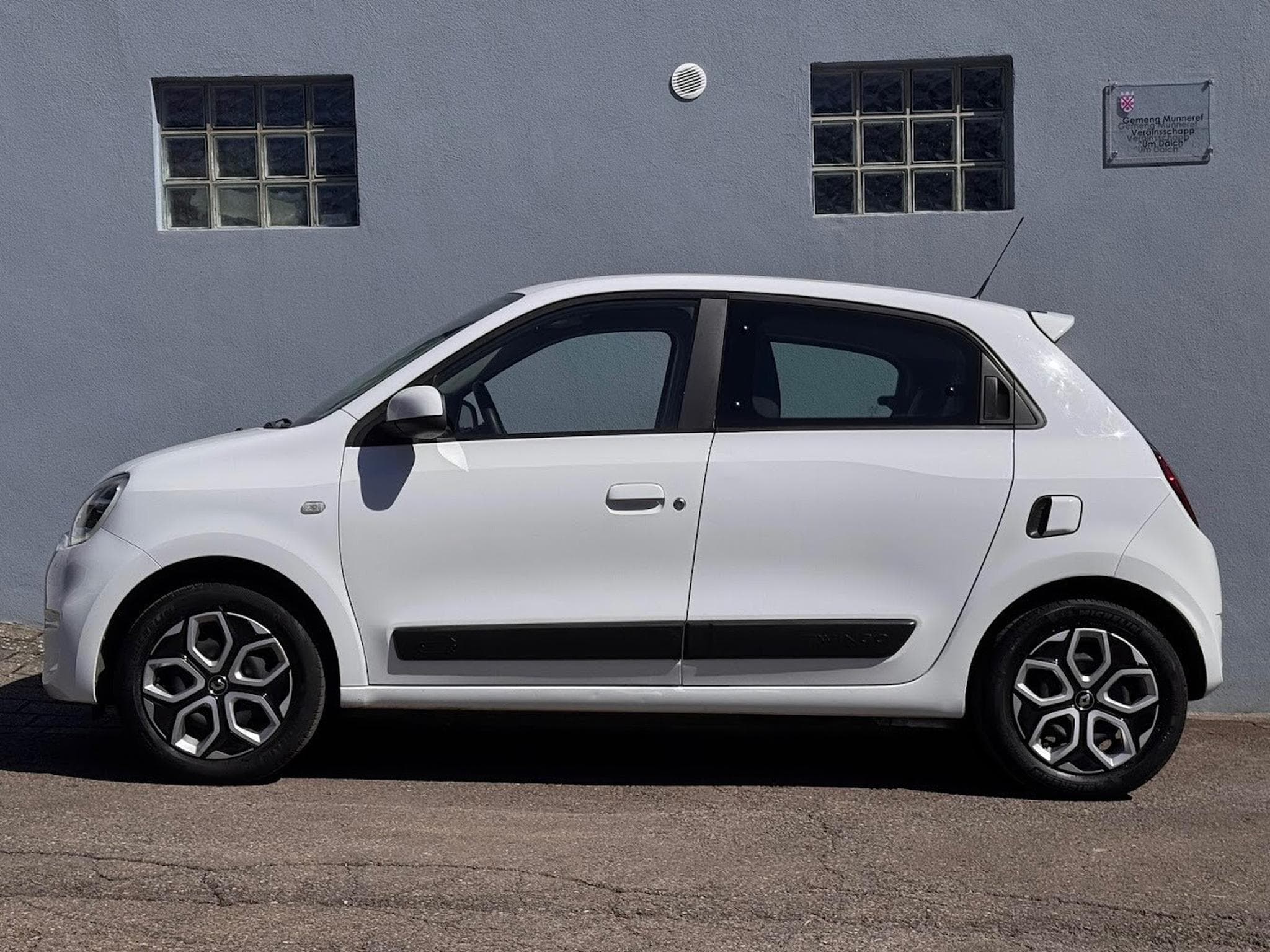 Renault Twingo 0.9 SCE 65 CV ZEN 1ERE MAIN CARNET (2020) - Photo 8