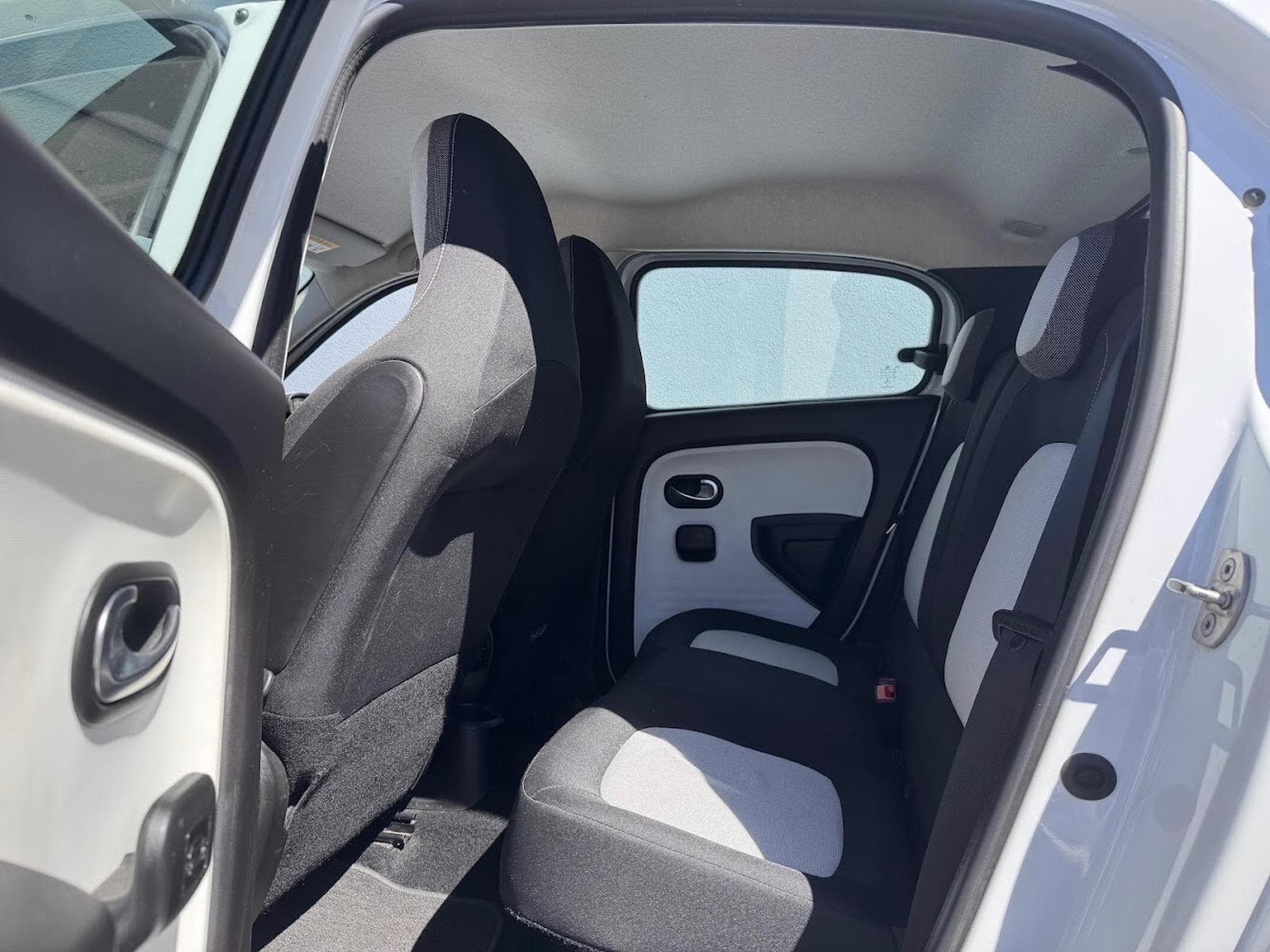 Renault Twingo 0.9 SCE 65 CV ZEN 1ERE MAIN CARNET (2020) - Photo 10