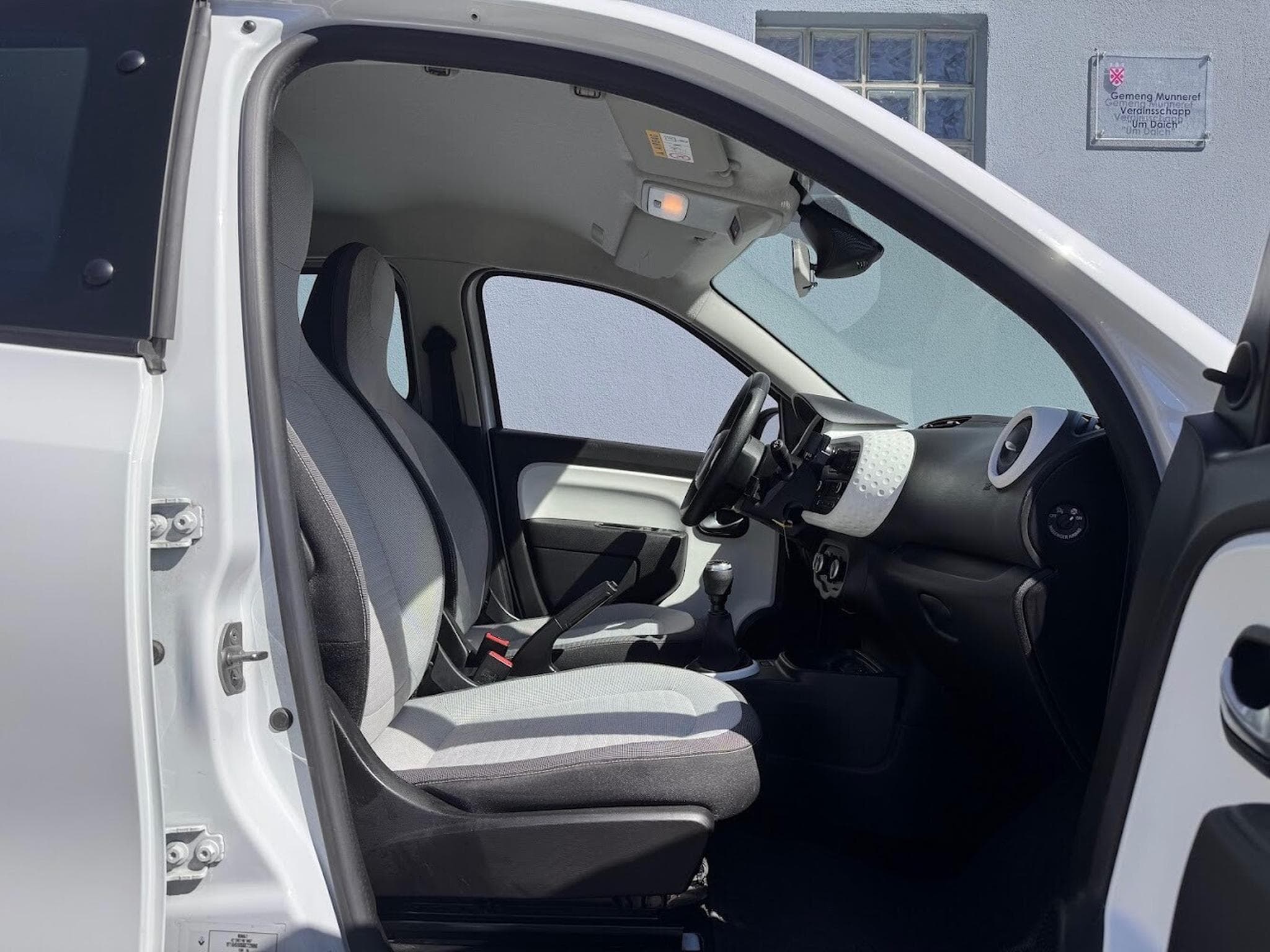 Renault Twingo 0.9 SCE 65 CV ZEN 1ERE MAIN CARNET (2020) - Photo 12