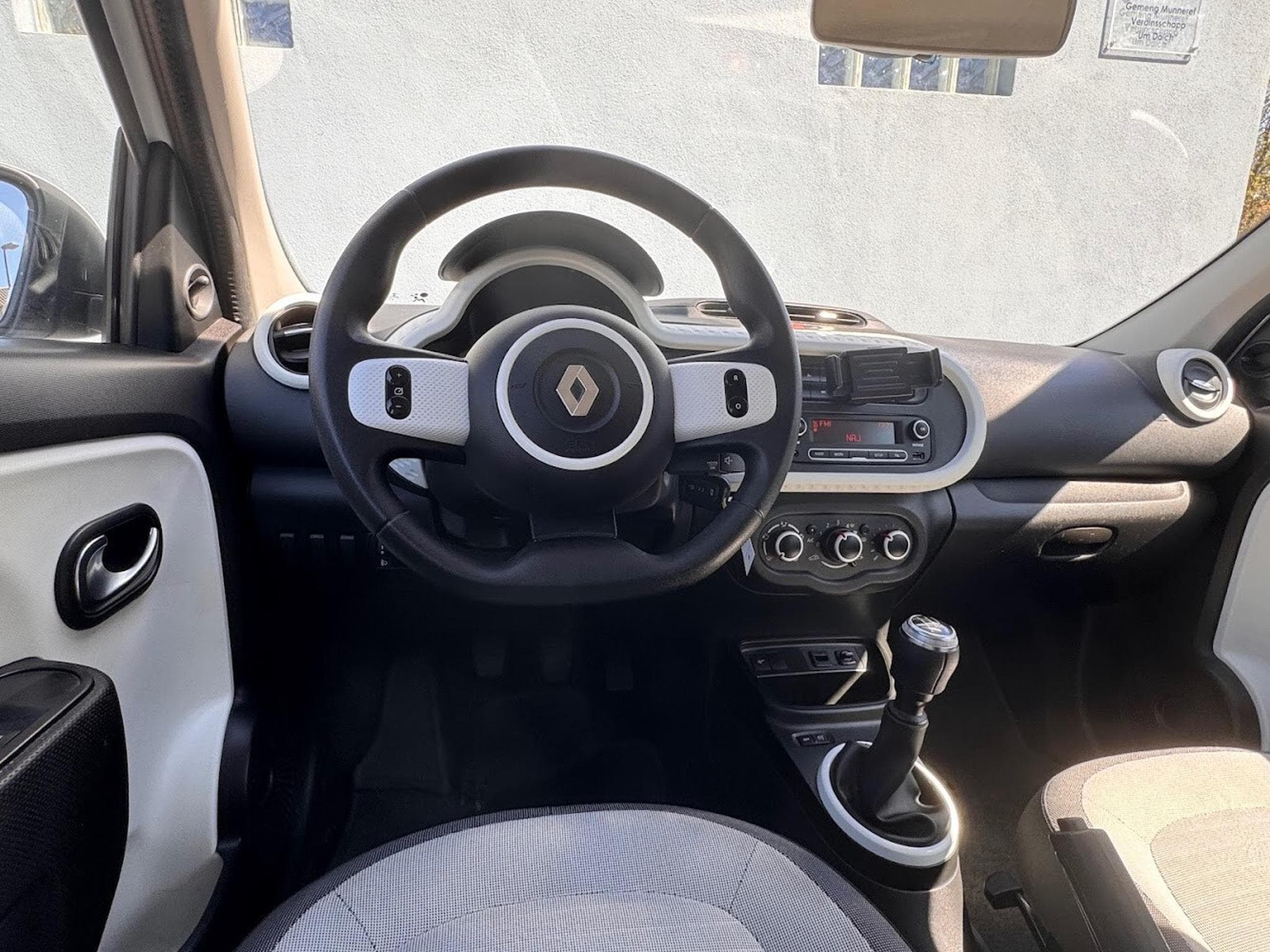 Renault Twingo 0.9 SCE 65 CV ZEN 1ERE MAIN CARNET (2020) - Photo 14