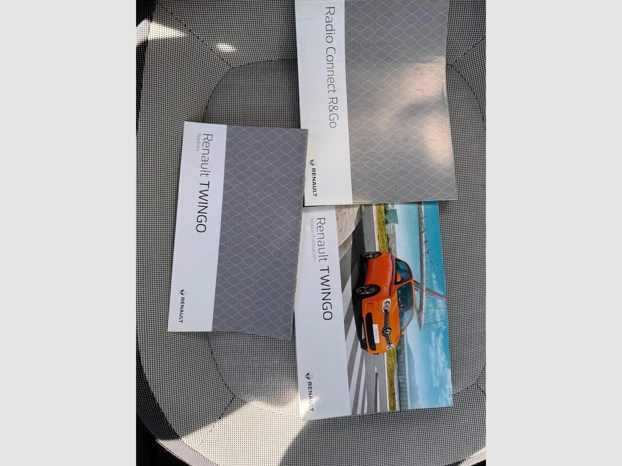 Renault Twingo 0.9 SCE 65 CV ZEN 1ERE MAIN CARNET (2020) - Photo 15