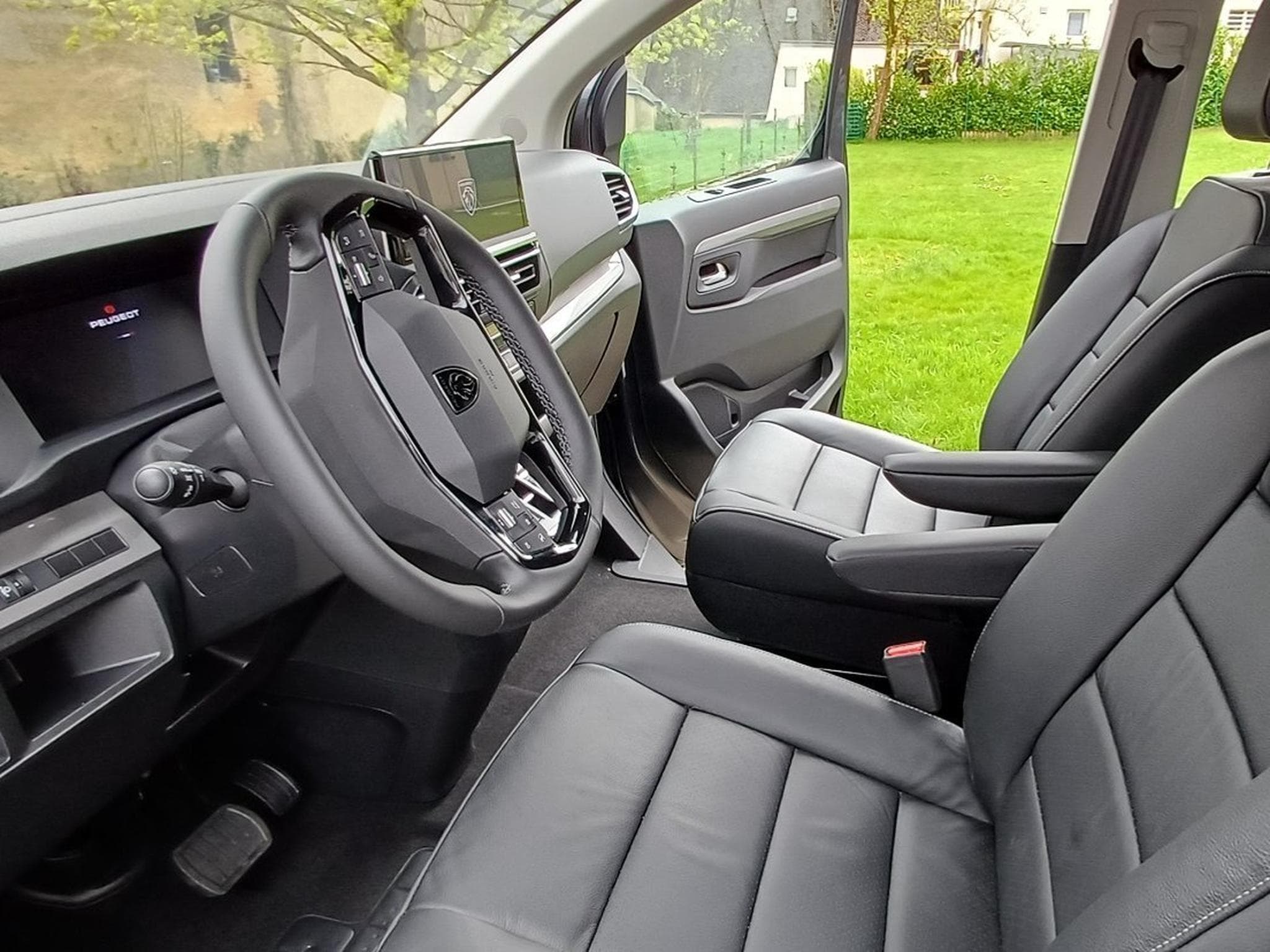 Peugeot Traveller 2.2 Diesel 180 EAT8 Allure L2 (2026) - Photo 8