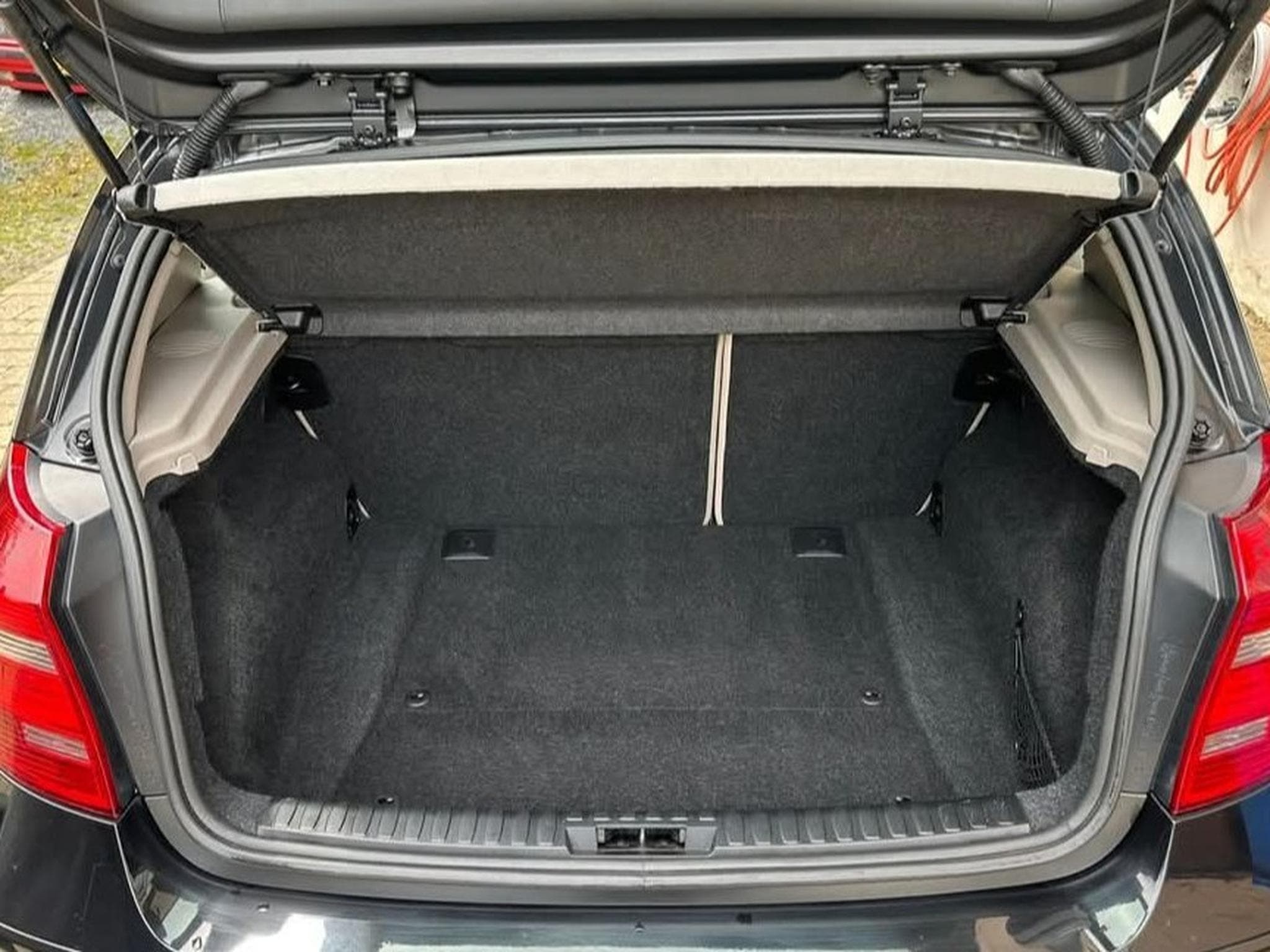 BMW 118 HATCH (2011) - Photo 5