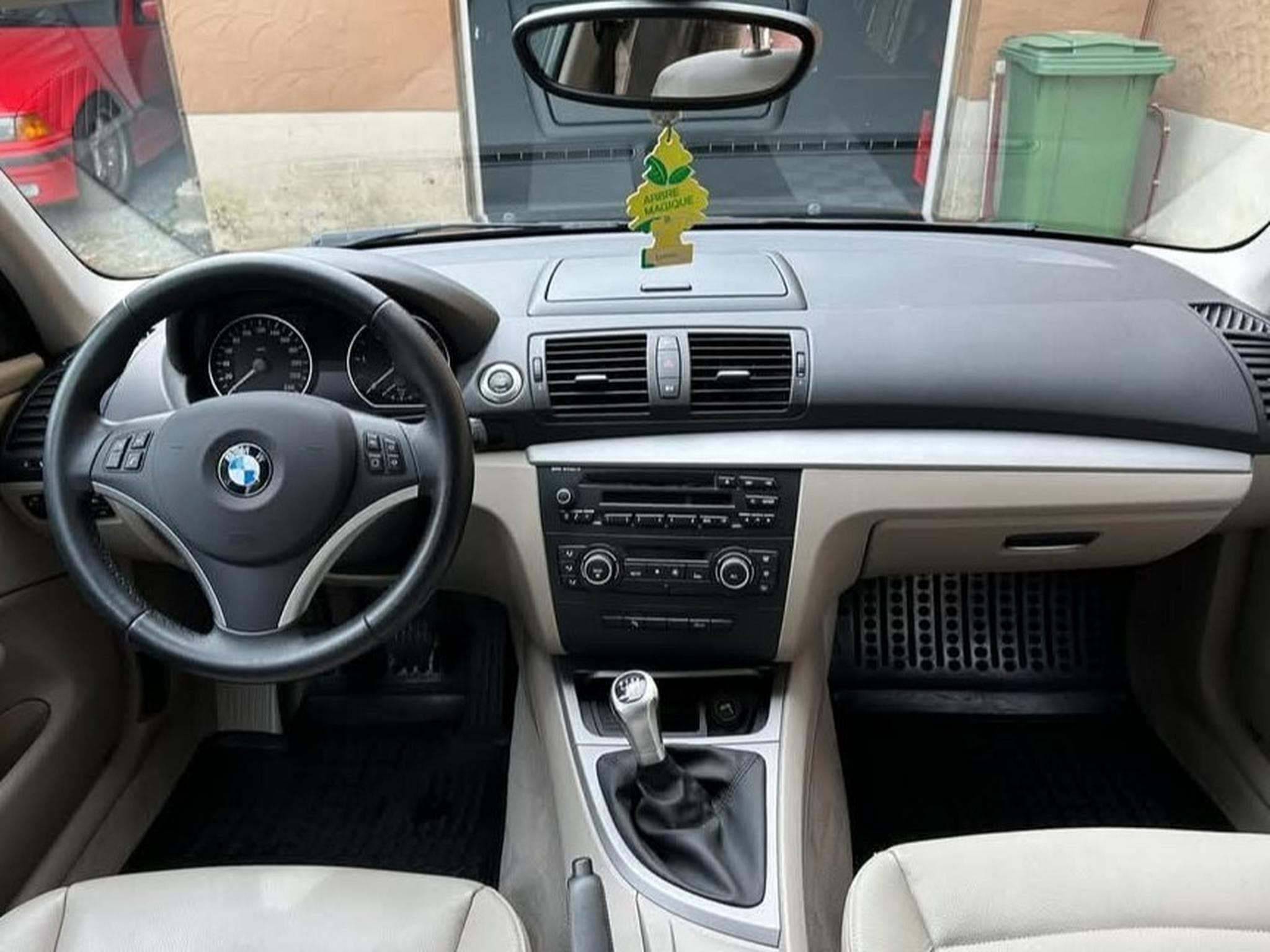 BMW 118 HATCH (2011) - Photo 7