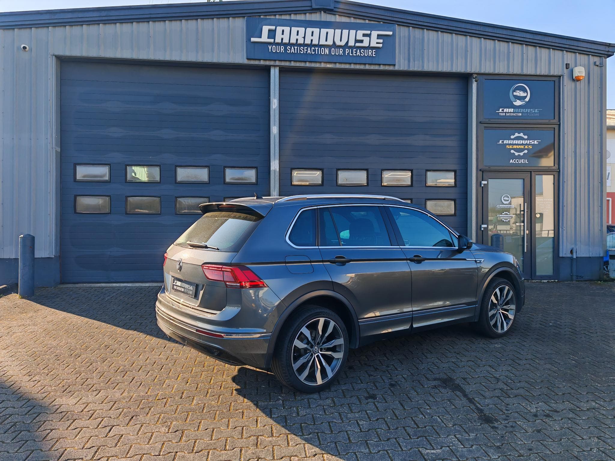 VW Tiguan R-Line 2.0 Tdi 4*4 DSG (2019) - Photo 4