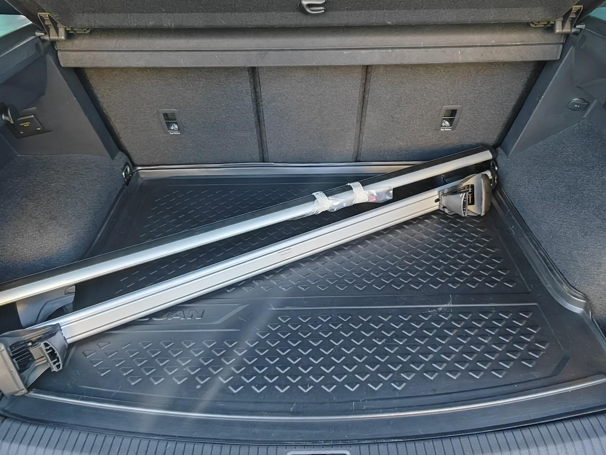 VW Tiguan R-Line 2.0 Tdi 4*4 DSG (2019) - Photo 14