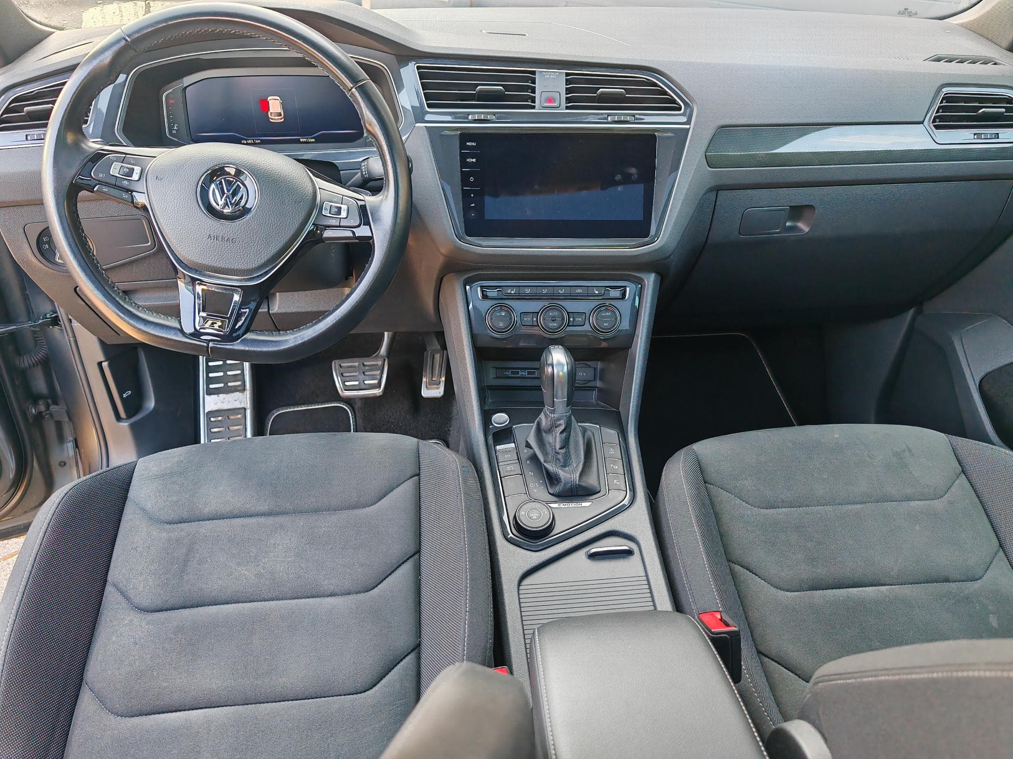 VW Tiguan R-Line 2.0 Tdi 4*4 DSG (2019) - Photo 11