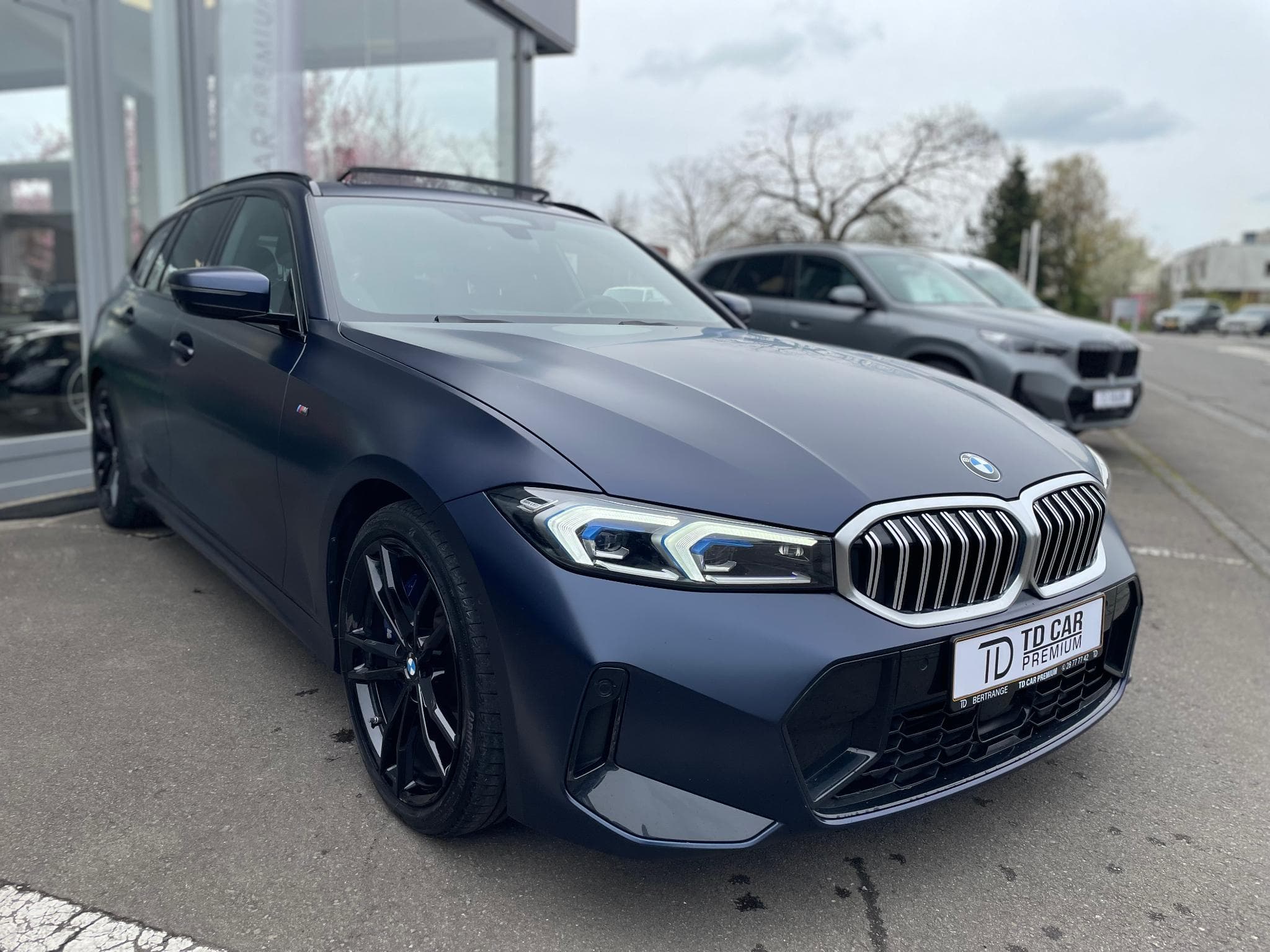 BMW Série 3 20 xDrive Touring M Auto Frozen blue (2024) - Photo 3