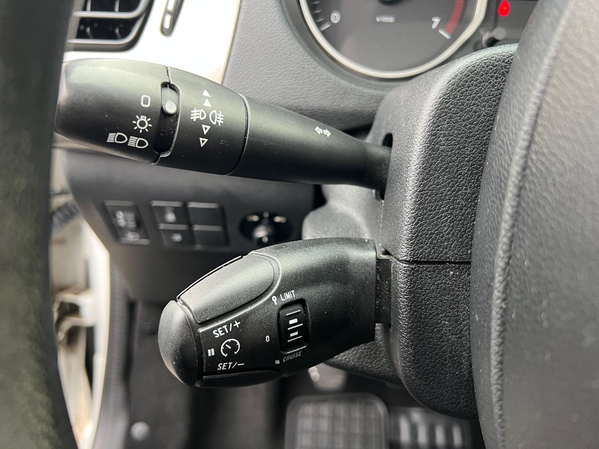 Citroën C-Elysée 1.6 HDi 100CV Selection (2016) - Photo 9