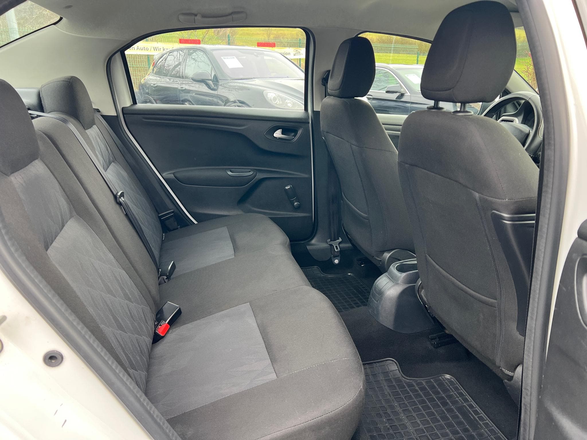 Citroën C-Elysée 1.6 HDi 100CV Selection (2016) - Photo 12