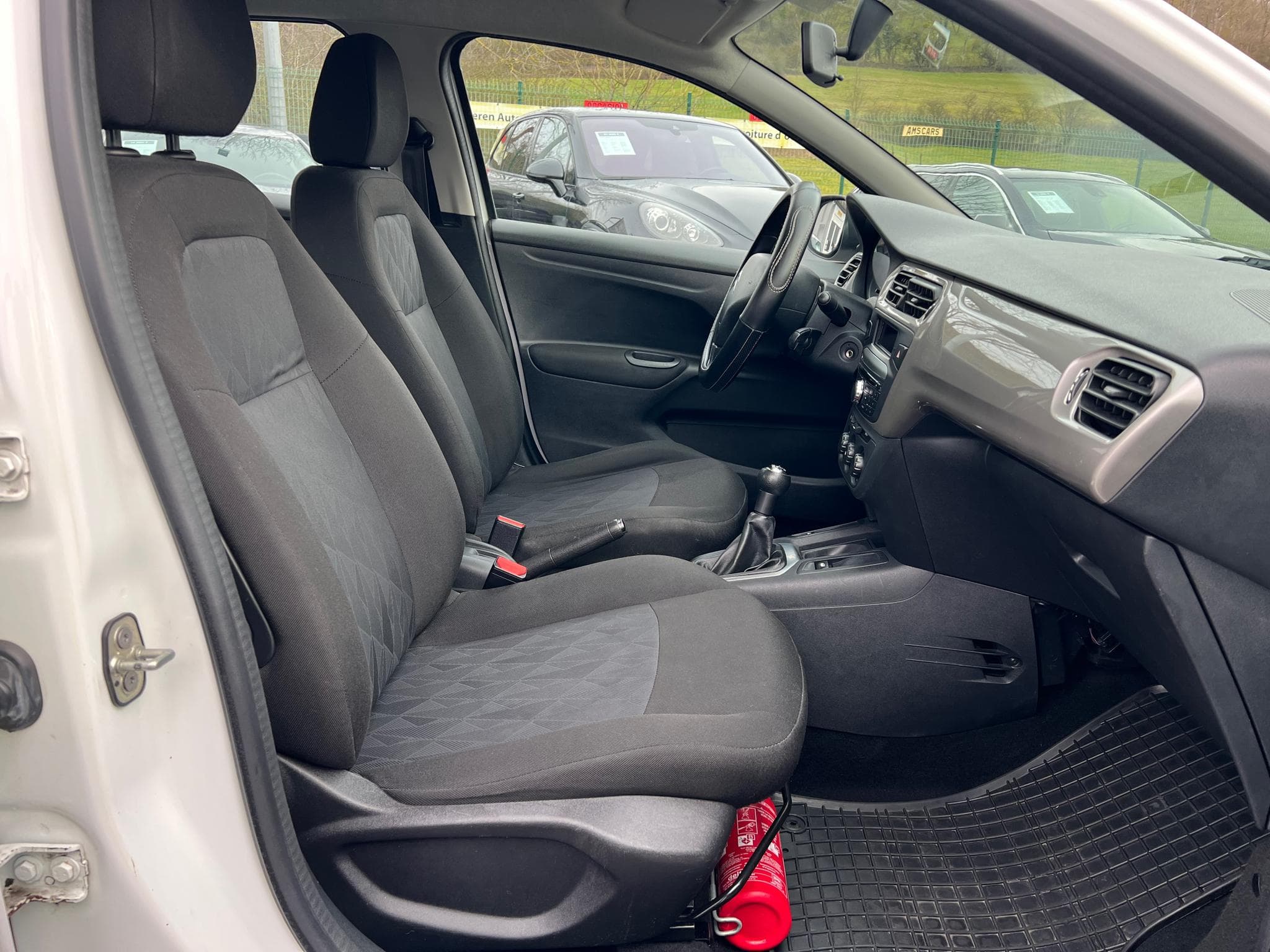 Citroën C-Elysée 1.6 HDi 100CV Selection (2016) - Photo 11