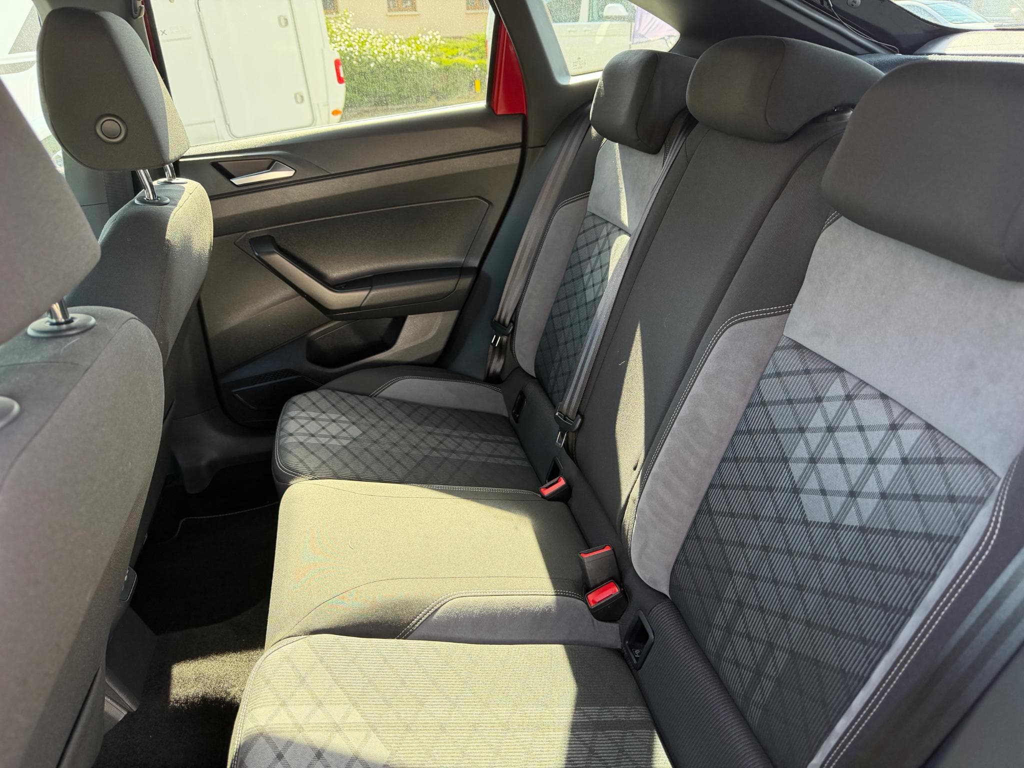 VW Taigo R-Line 1.5 TSI 110 kW DSG7 (2023) - Foto 5