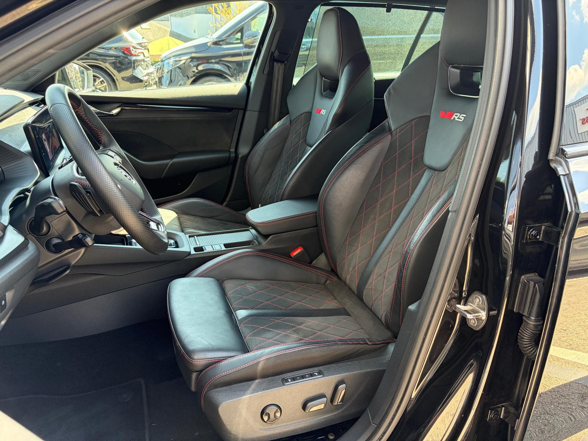 Skoda Octavia RS 2.0L 200CV (2023) - Photo 6