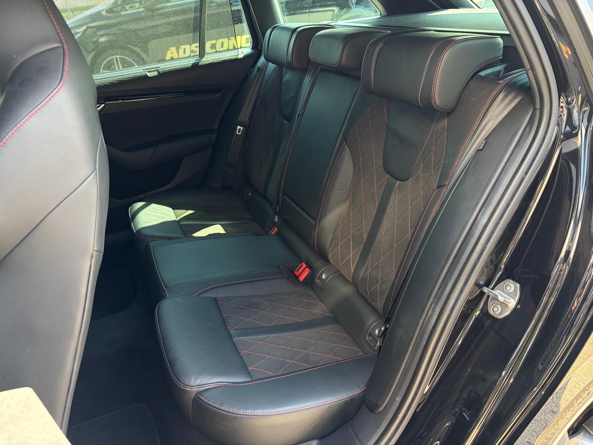 Skoda Octavia RS 2.0L 200CV (2023) - Photo 8