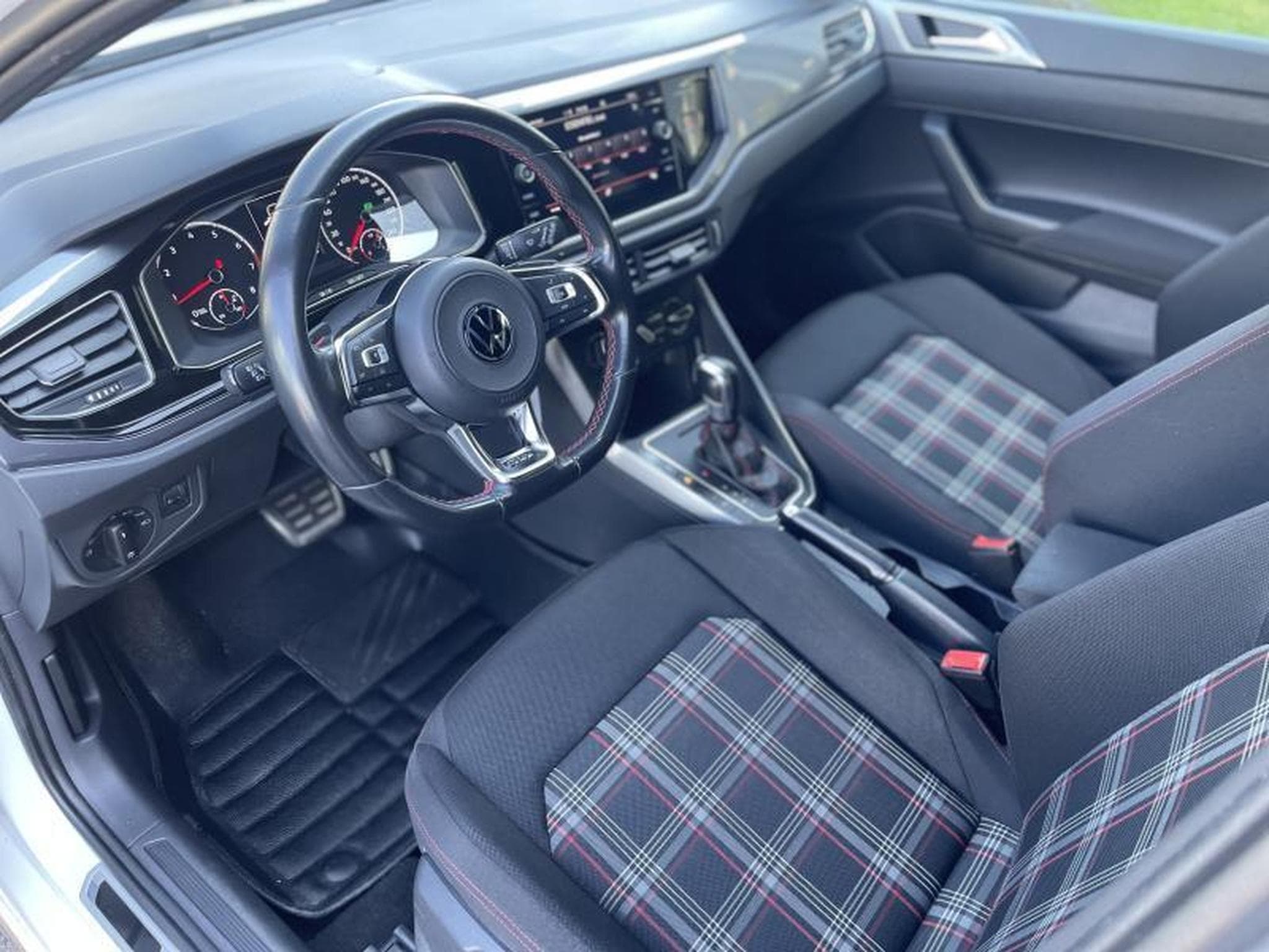 VW Polo 2.0 TSI DSG (2020) - Photo 6