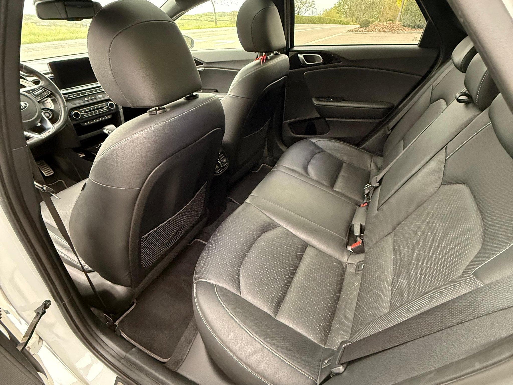 Kia ProCeed 1.6 CRDi GT-Line (2019) - Photo 11