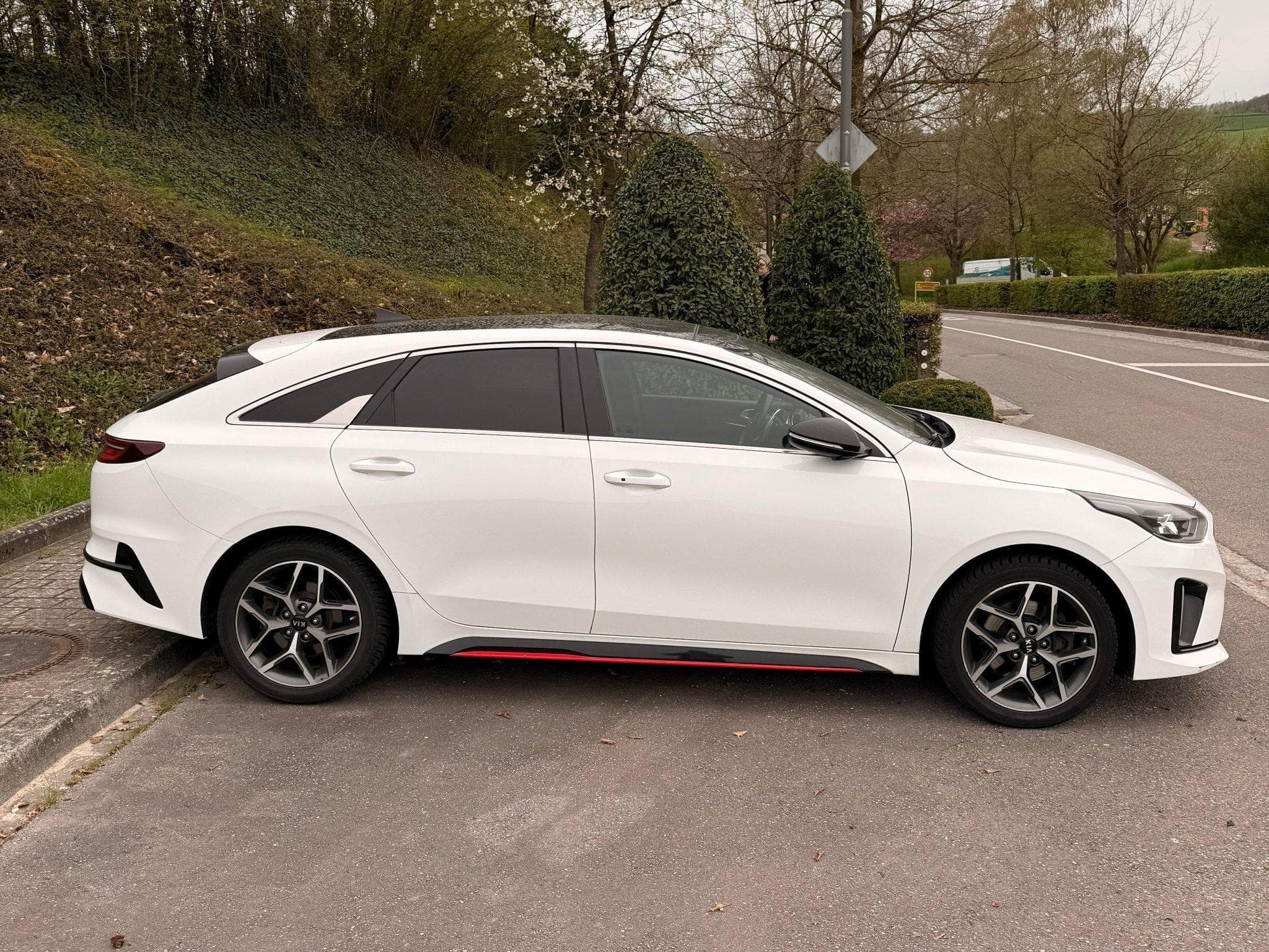 Kia ProCeed 1.6 CRDi GT-Line (2019) - Photo 2