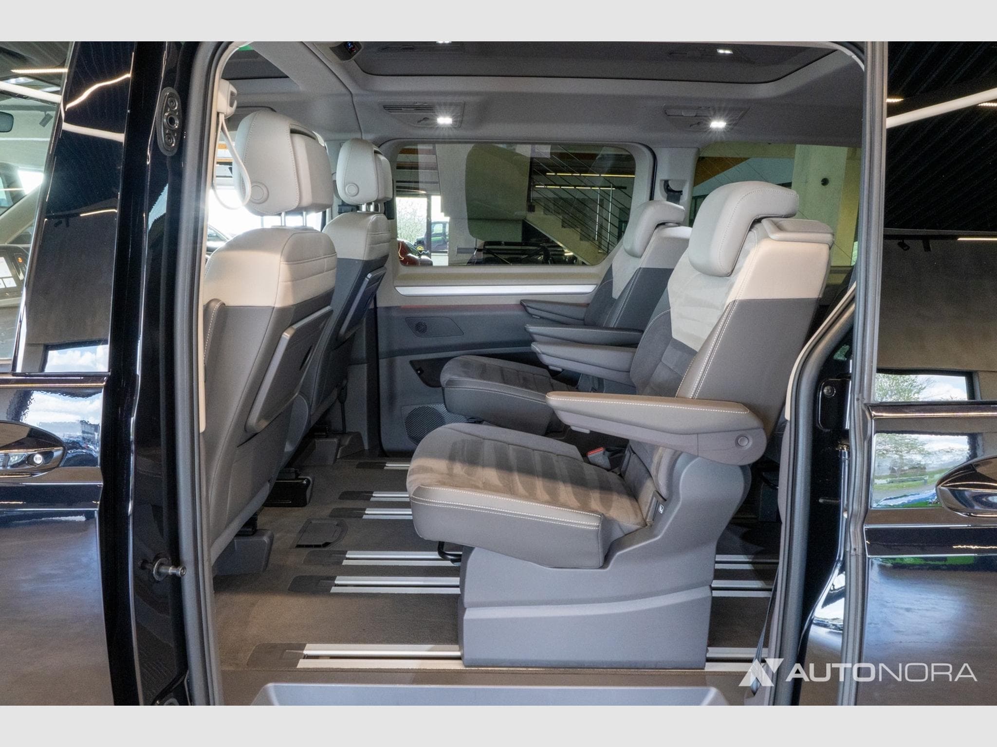 VW T7 Multivan 1.4 TSI eHybrid Life lang (2022) - Photo 14