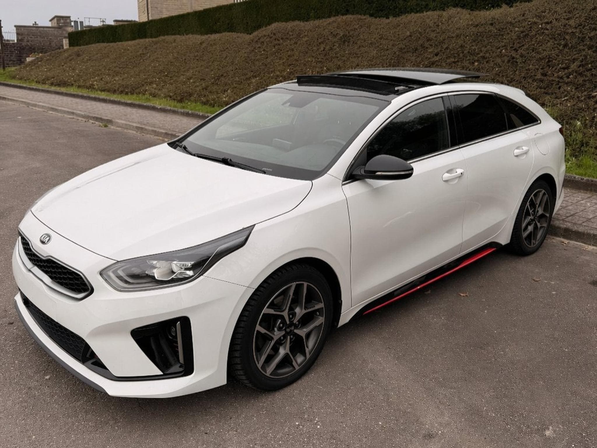 Kia ProCeed 1.6 CRDi GT-Line (2019) - Photo 5