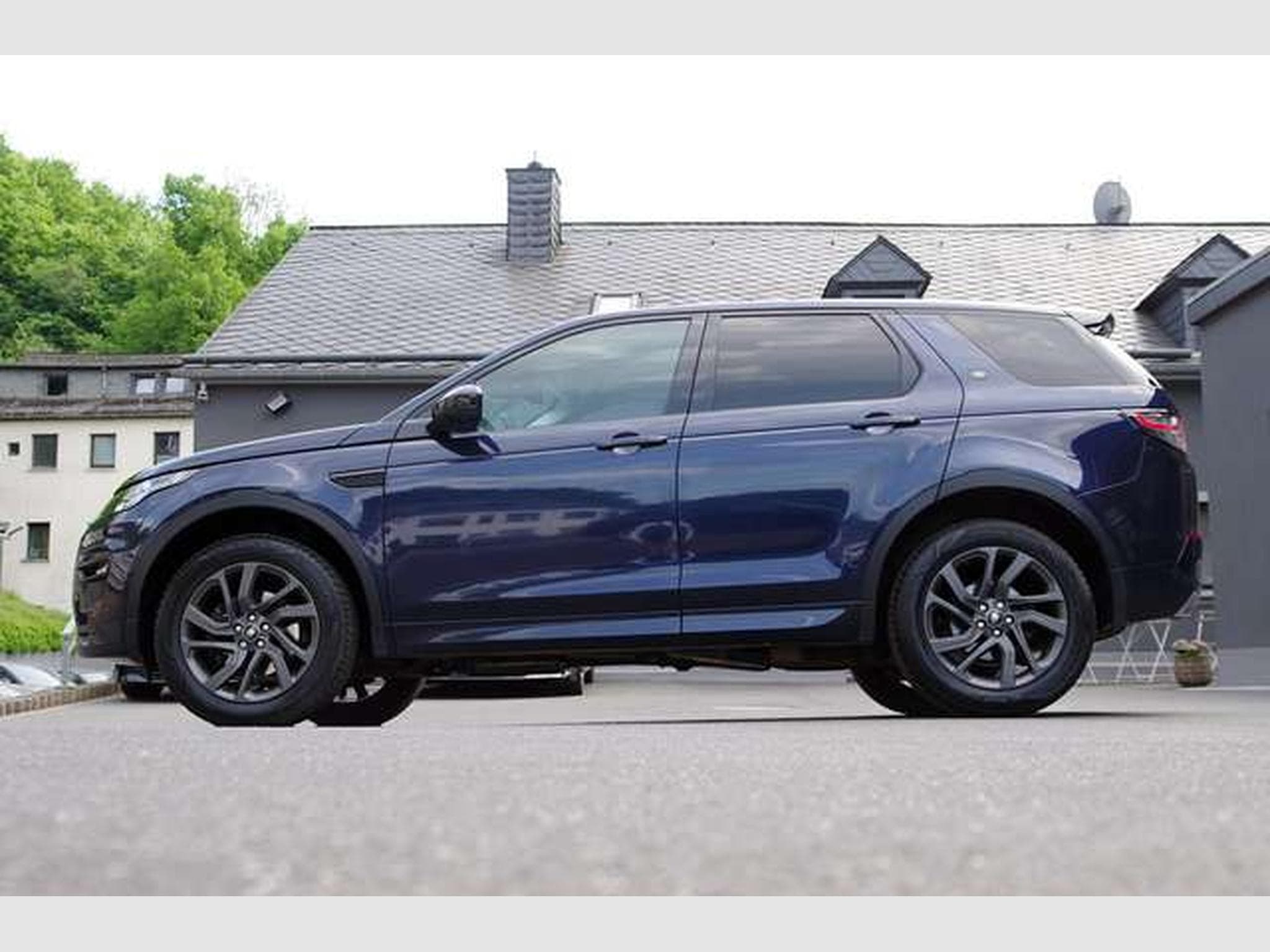 Land-Rover Discovery Sport Discovery Sport 2.0 TD4 HSE*Kamera,SHZ,U-Frei* (2017) - Photo 3