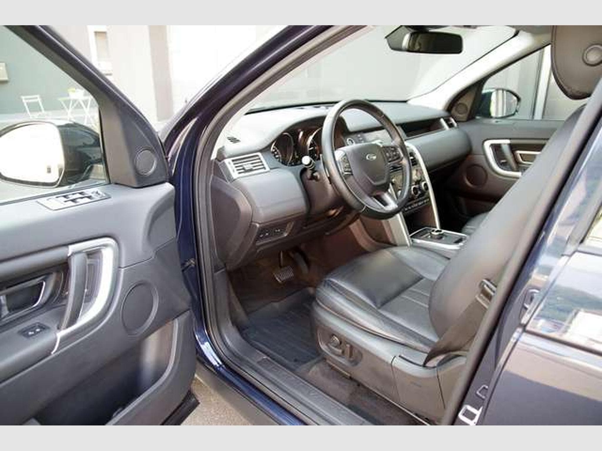 Land-Rover Discovery Sport Discovery Sport 2.0 TD4 HSE*Kamera,SHZ,U-Frei* (2017) - Photo 5