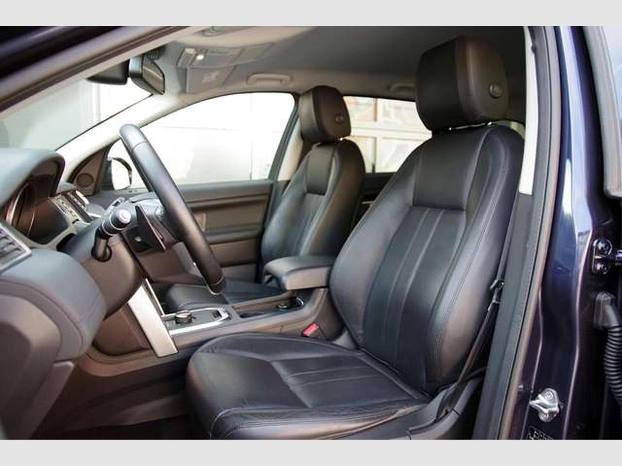 Land-Rover Discovery Sport Discovery Sport 2.0 TD4 HSE*Kamera,SHZ,U-Frei* (2017) - Photo 6