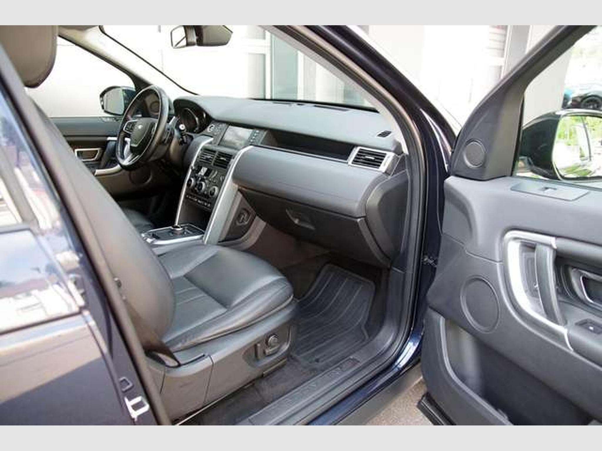 Land-Rover Discovery Sport Discovery Sport 2.0 TD4 HSE*Kamera,SHZ,U-Frei* (2017) - Photo 7