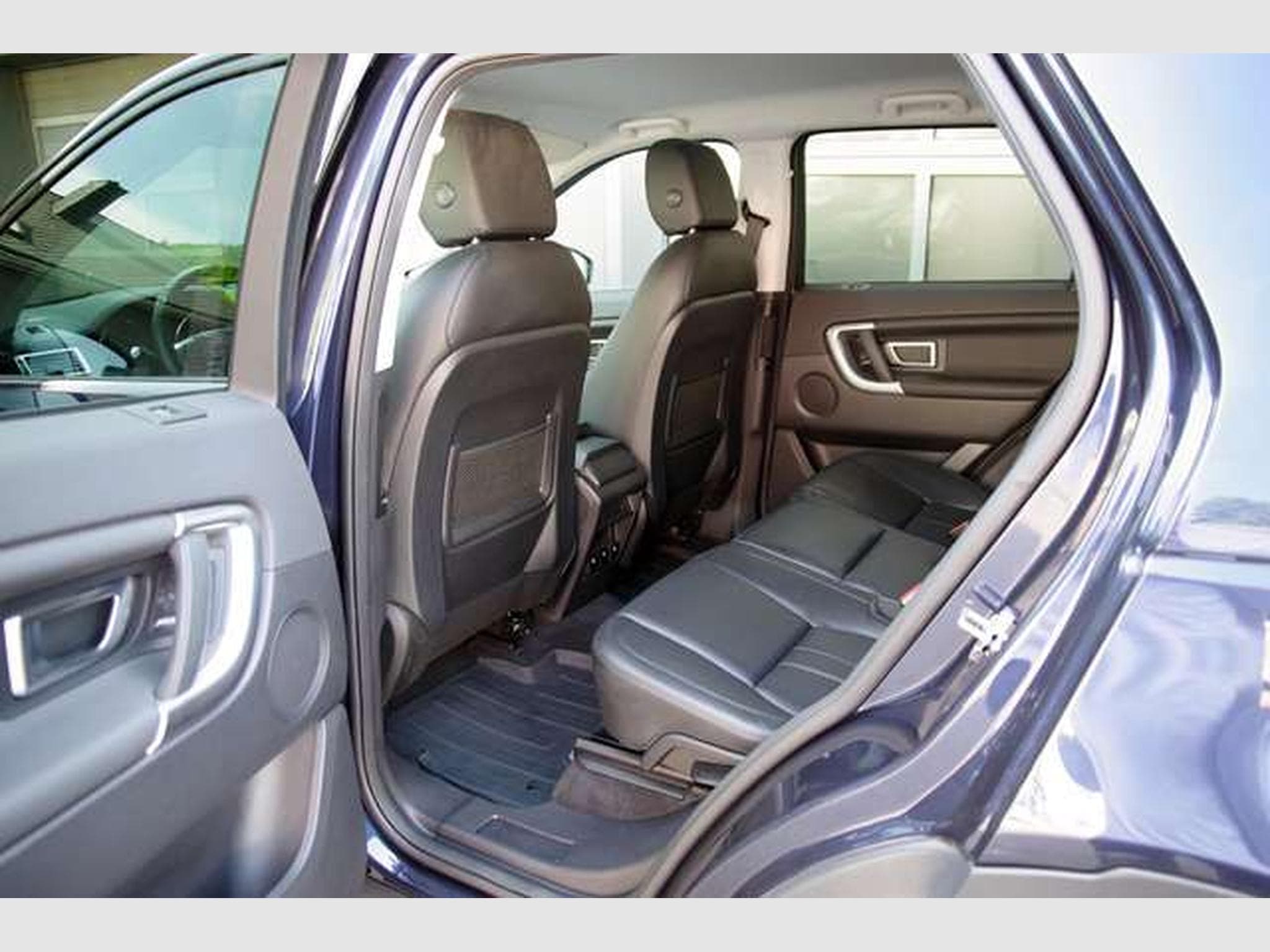 Land-Rover Discovery Sport Discovery Sport 2.0 TD4 HSE*Kamera,SHZ,U-Frei* (2017) - Photo 8