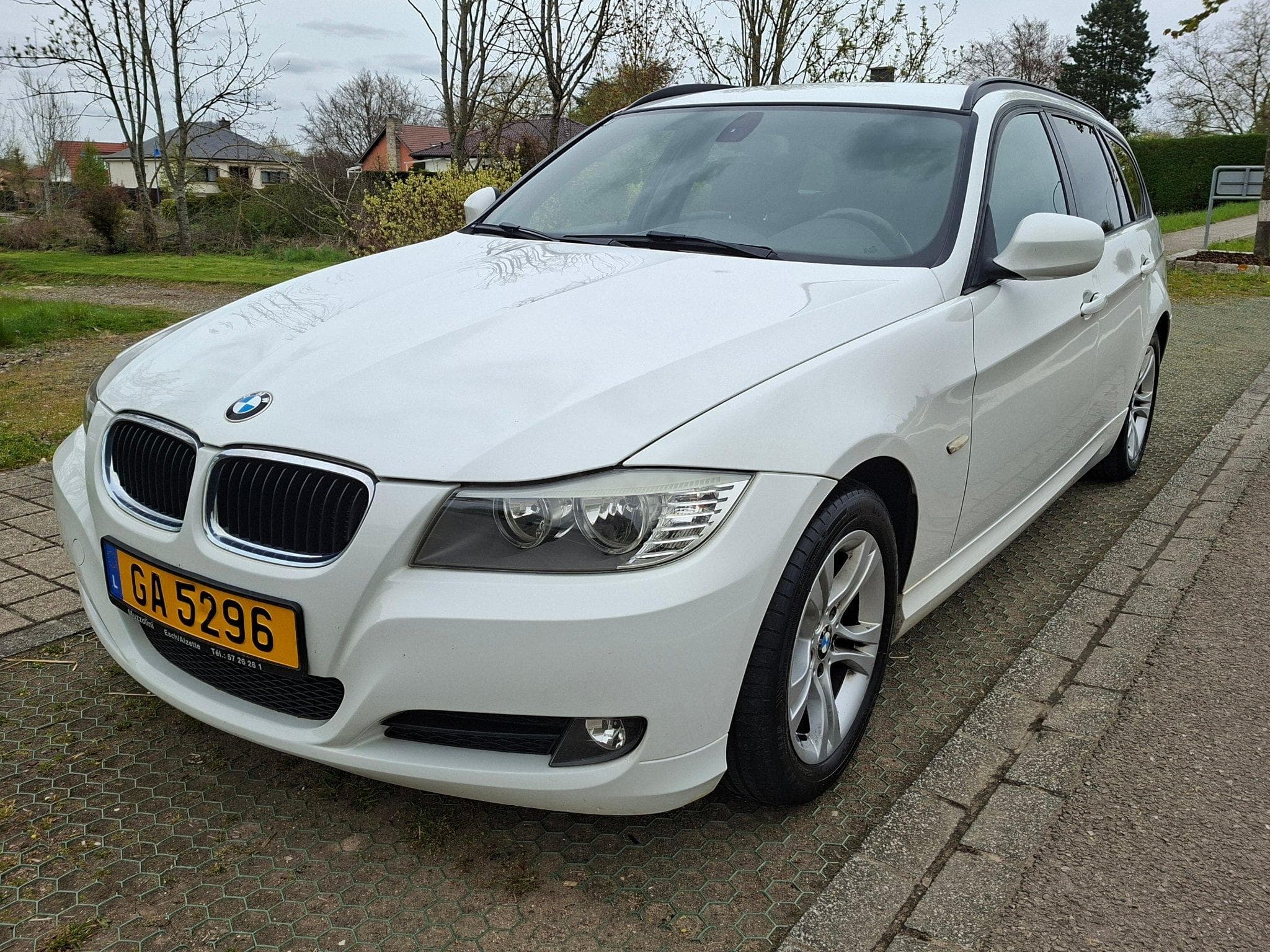 BMW 318 Touring (2010) - Photo 1