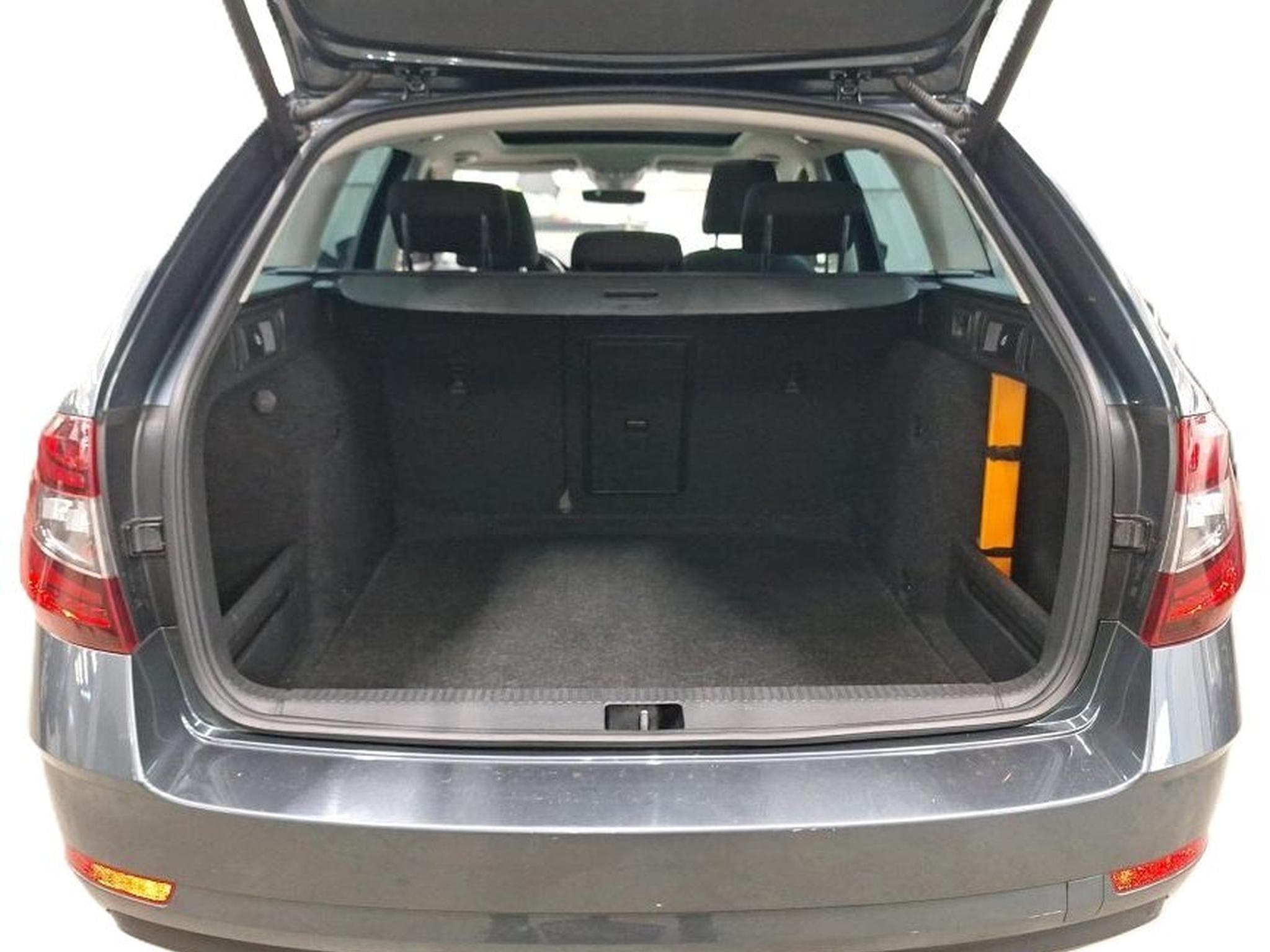 Skoda Octavia 1.6 TDI 115CV DSG7 STYLE (2019) - Photo 8