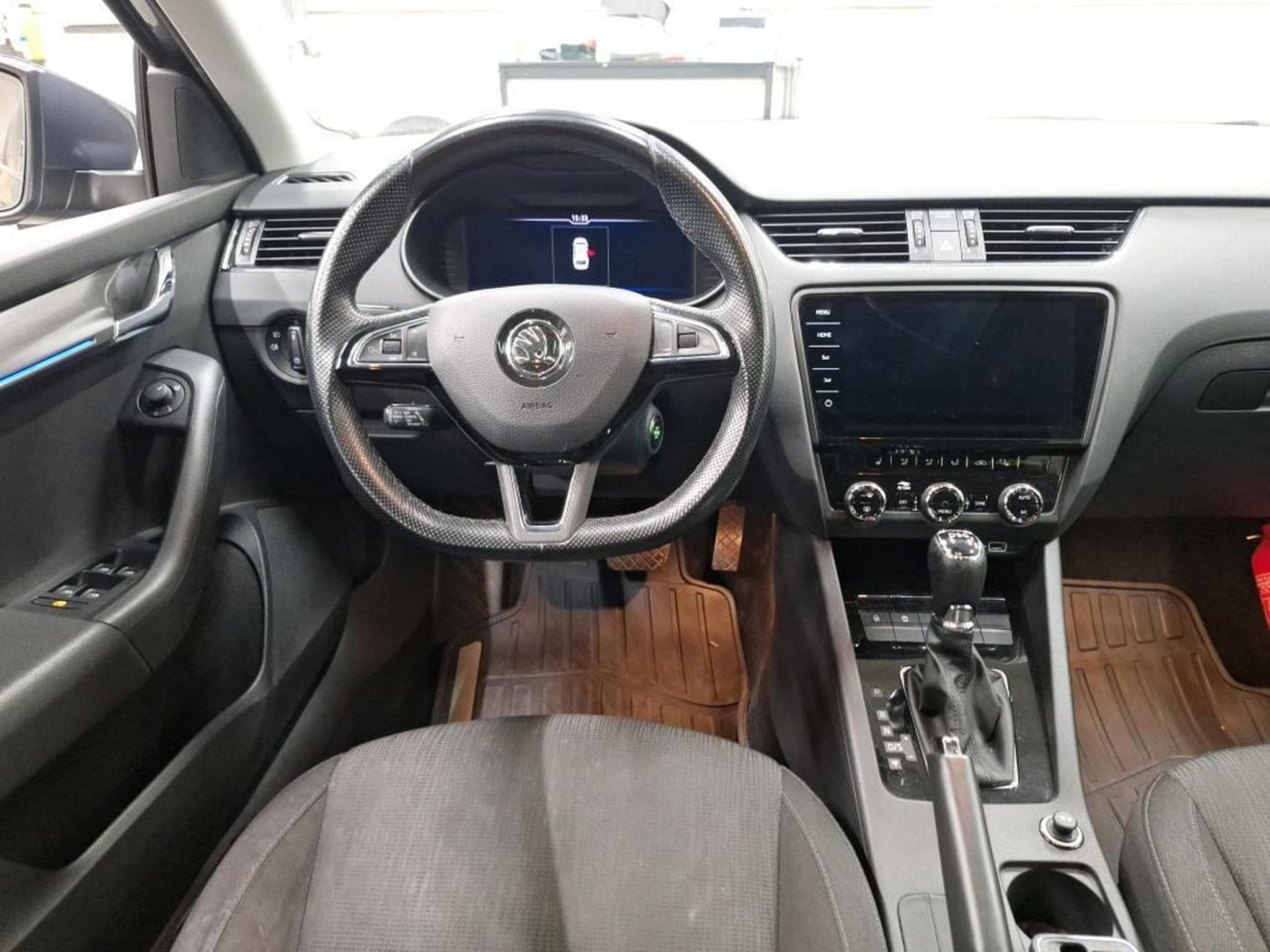Skoda Octavia 1.6 TDI 115CV DSG7 STYLE (2019) - Photo 5