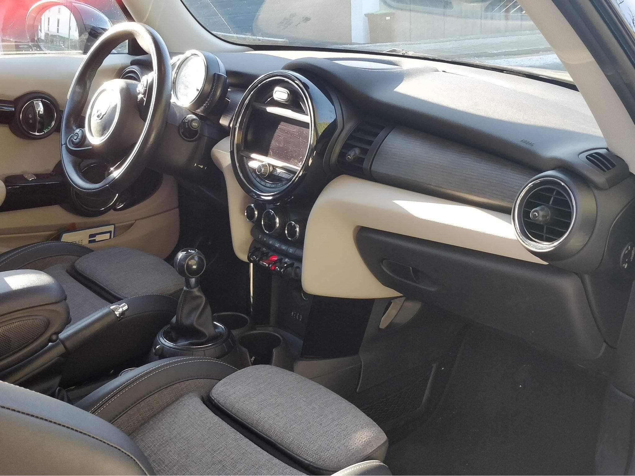 Mini Cooper D F56 (2014) - Photo 5