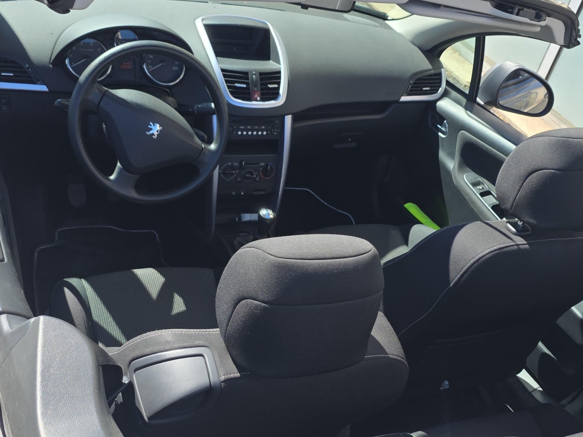 Peugeot 207 Cabriolet 1.6 e 120 ch (2007) - Photo 2