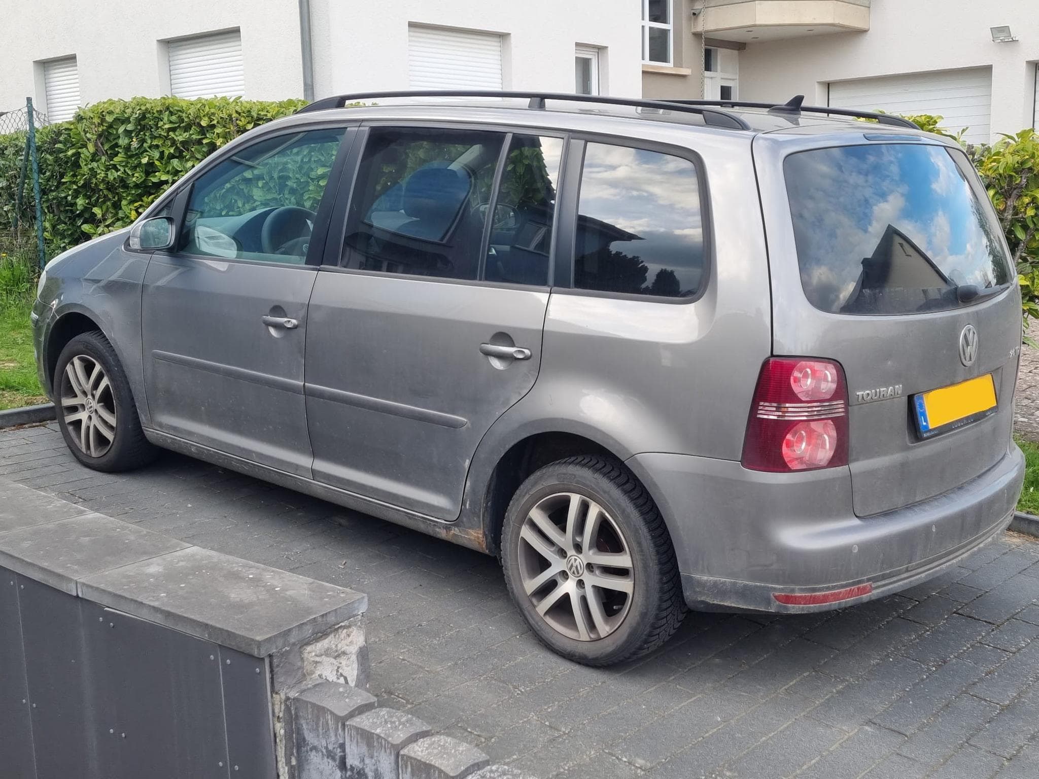 VW Touran 2.0 TDI (2009) - Photo 2