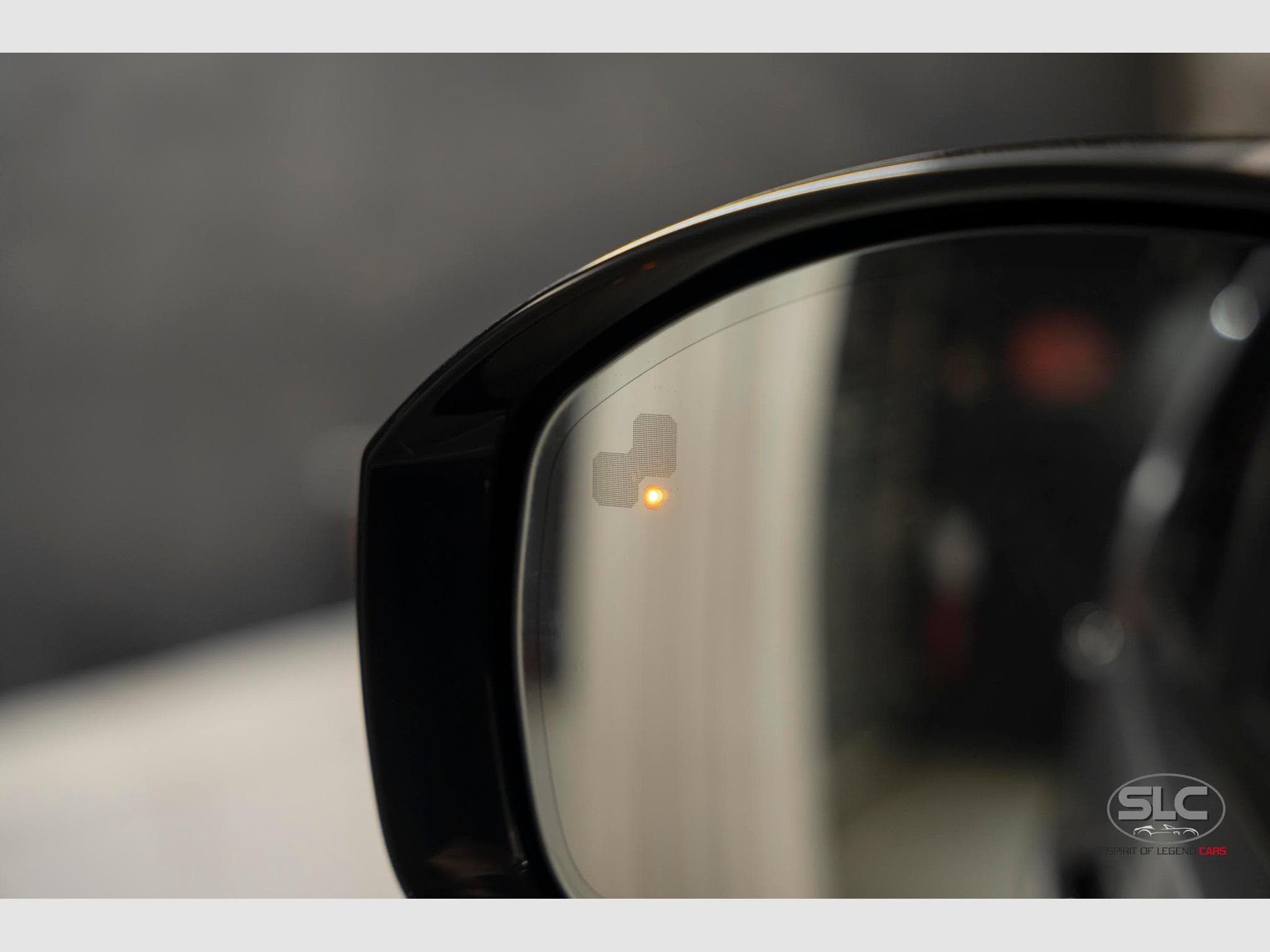 Land-Rover Discovery D250 R-Dynamic S FaceLift 7 Seats (2021) - Photo 12