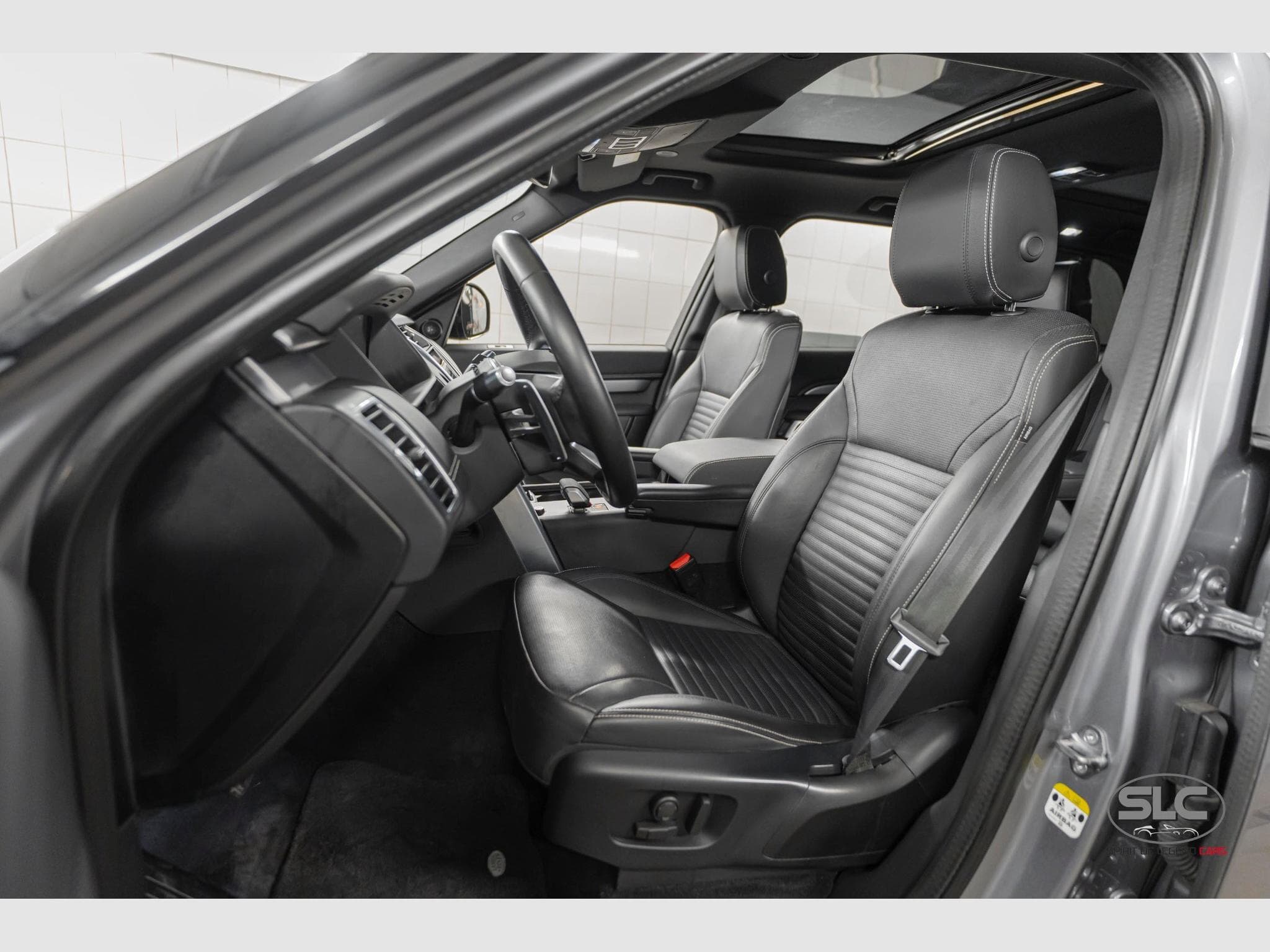 Land-Rover Discovery D250 R-Dynamic S FaceLift 7 Seats (2021) - Photo 4