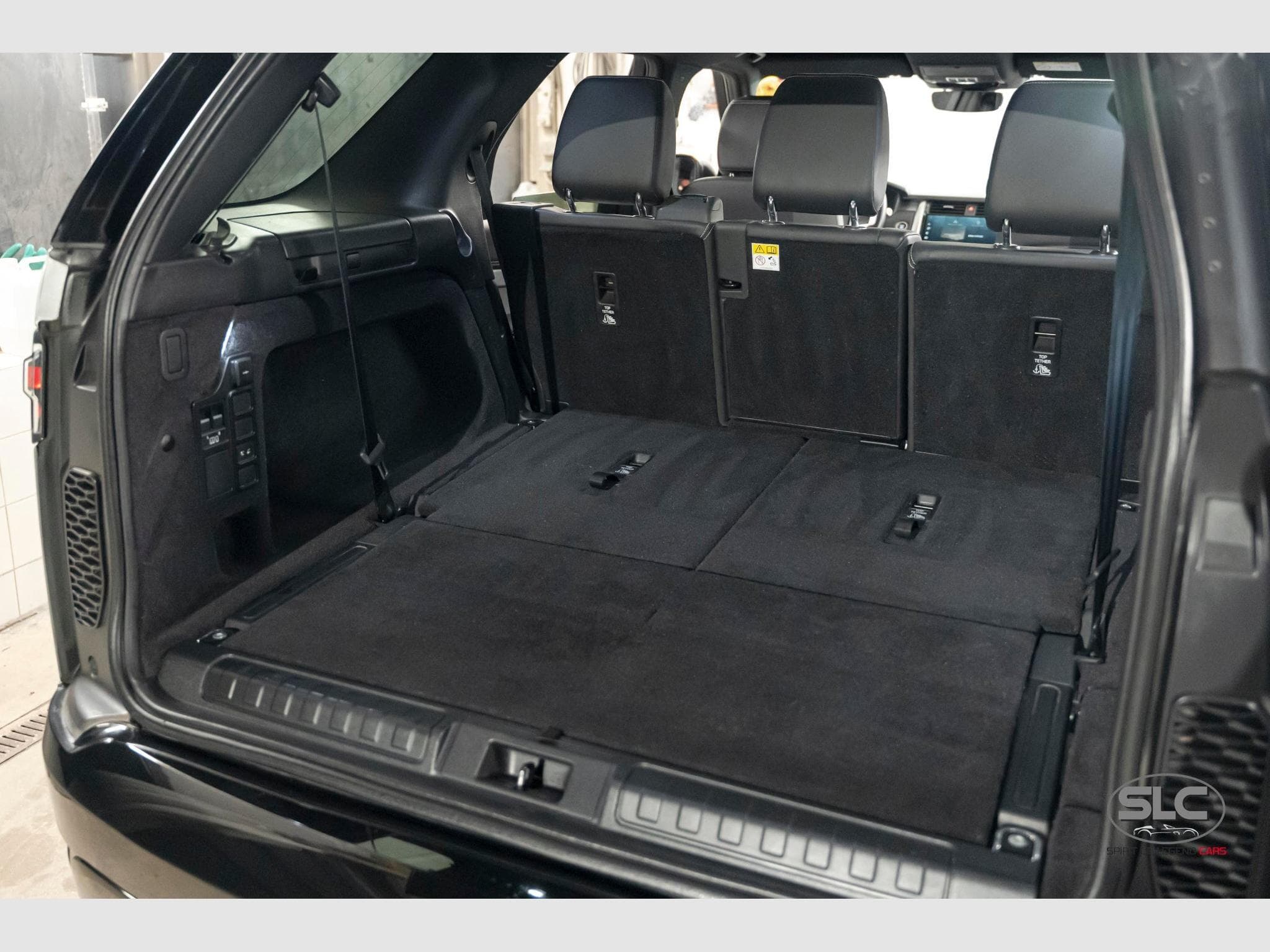 Land-Rover Discovery D250 R-Dynamic S FaceLift 7 Seats (2021) - Photo 13