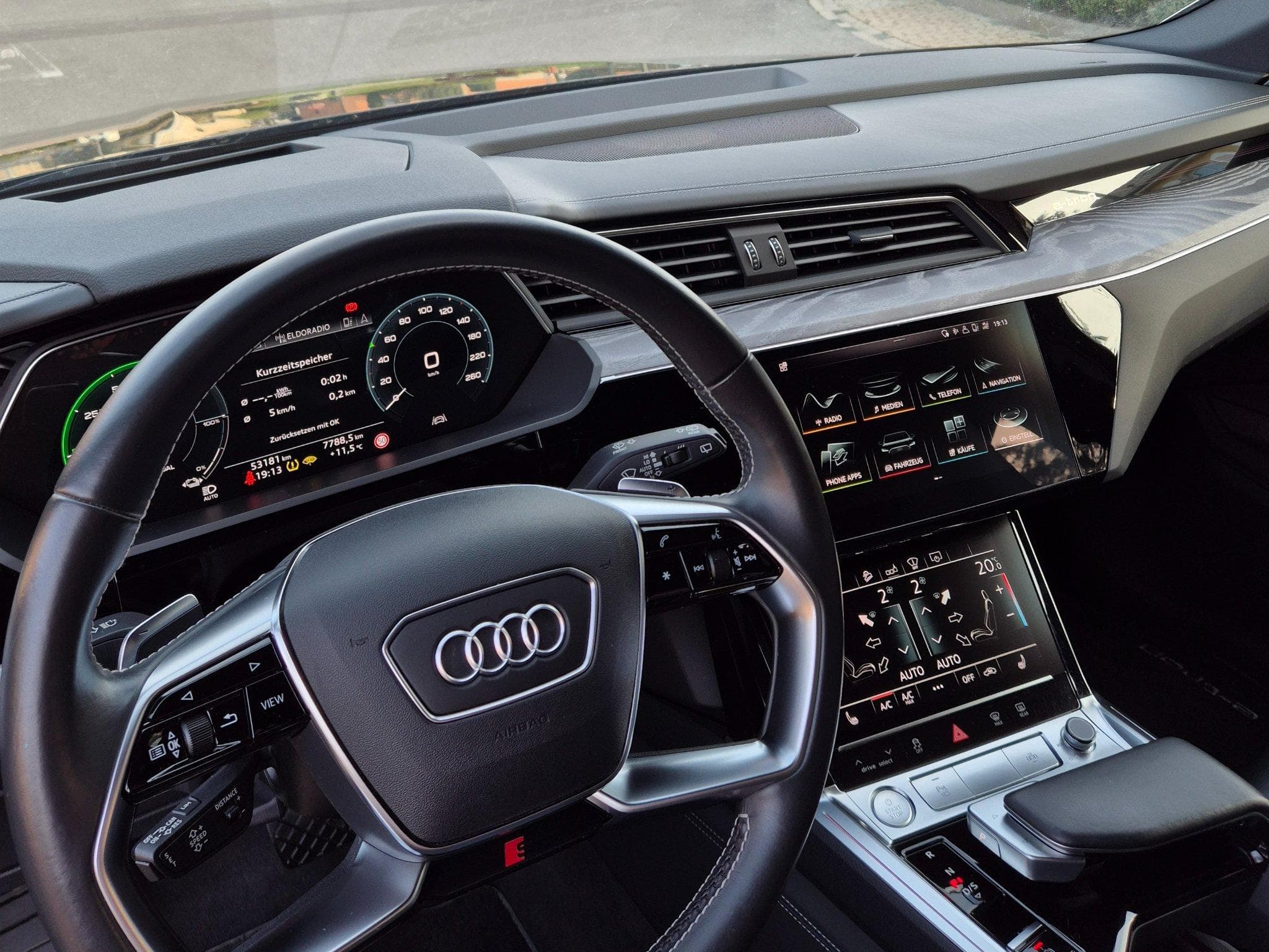 Audi e-tron Q8 E-Tron 50 (2020) - Photo 6