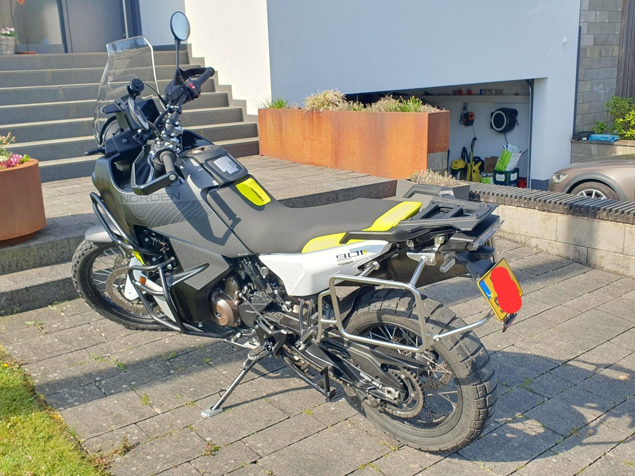 Husqvarna 901 Norden (2024) - Foto 1