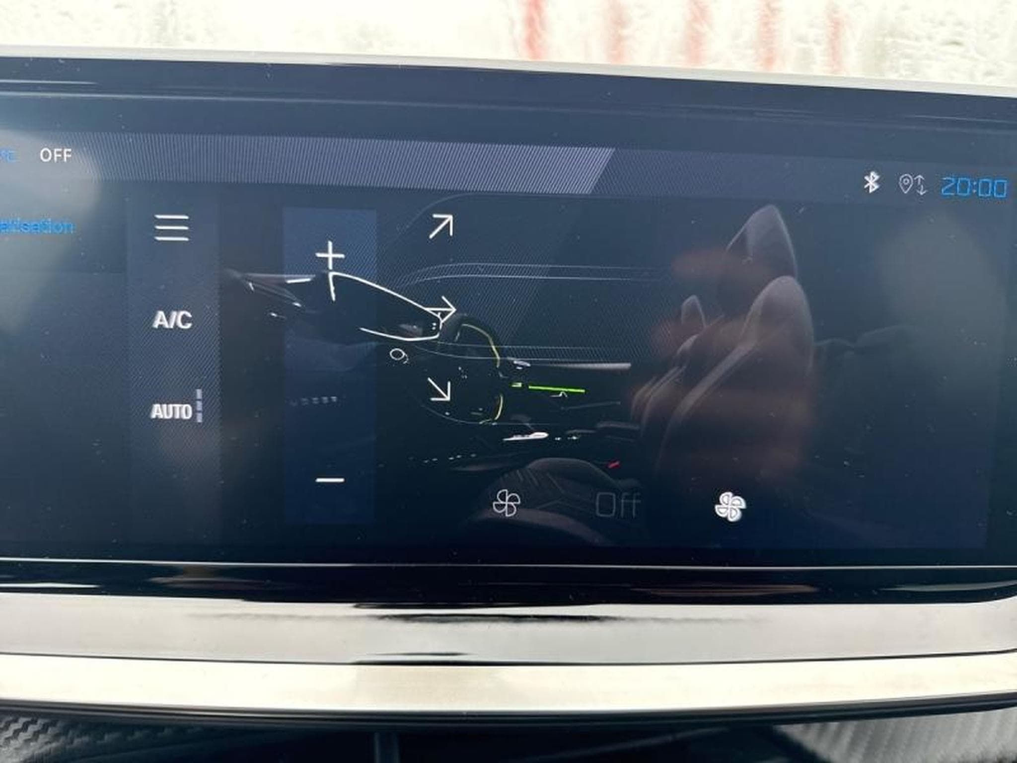 PEUGEOT 208 1.2 Hybrid 100ch Allure e-DCS6 (2024) - Photo 10