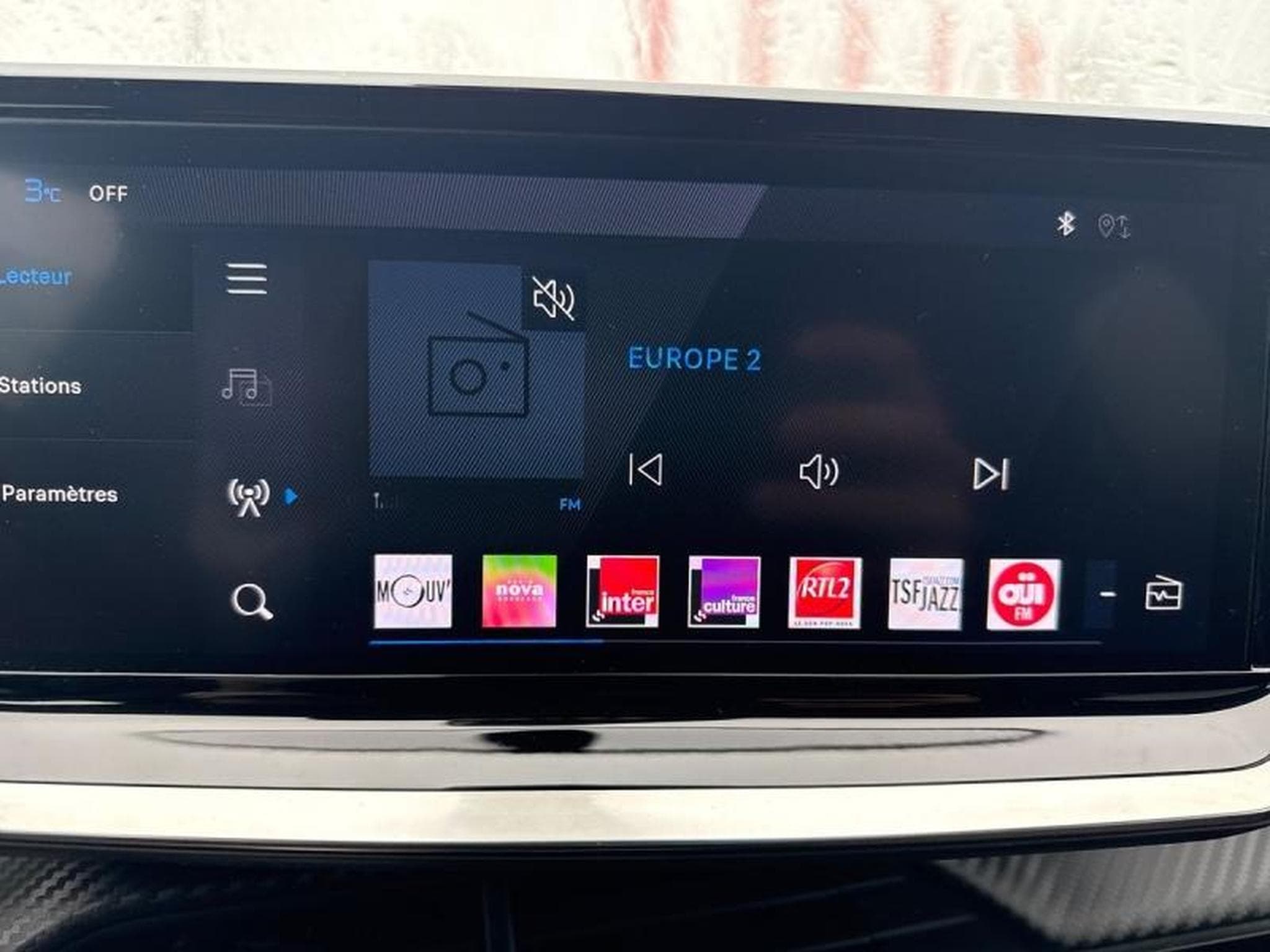 PEUGEOT 208 1.2 Hybrid 100ch Allure e-DCS6 (2024) - Photo 11