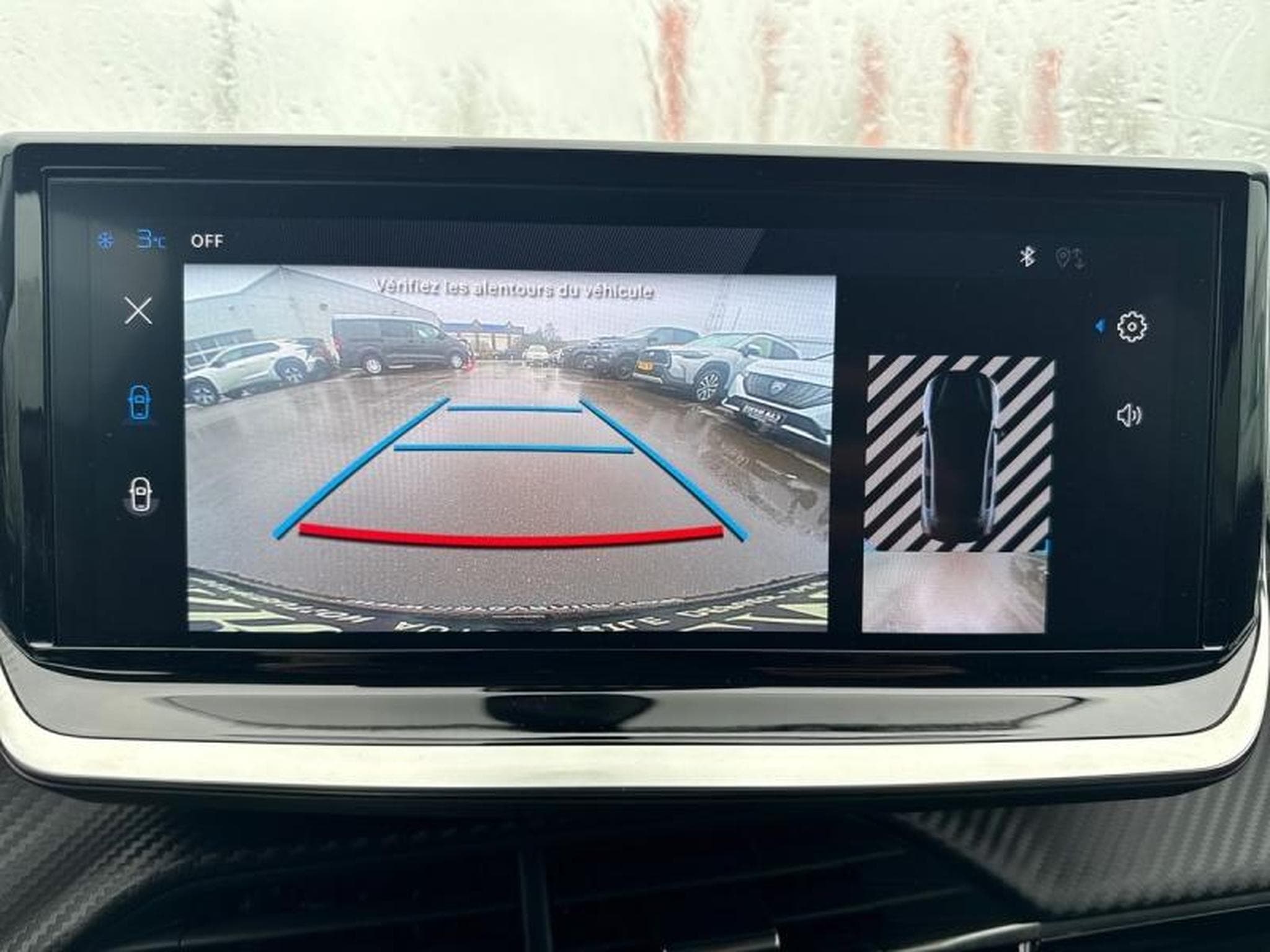 PEUGEOT 208 1.2 Hybrid 100ch Allure e-DCS6 (2024) - Photo 9