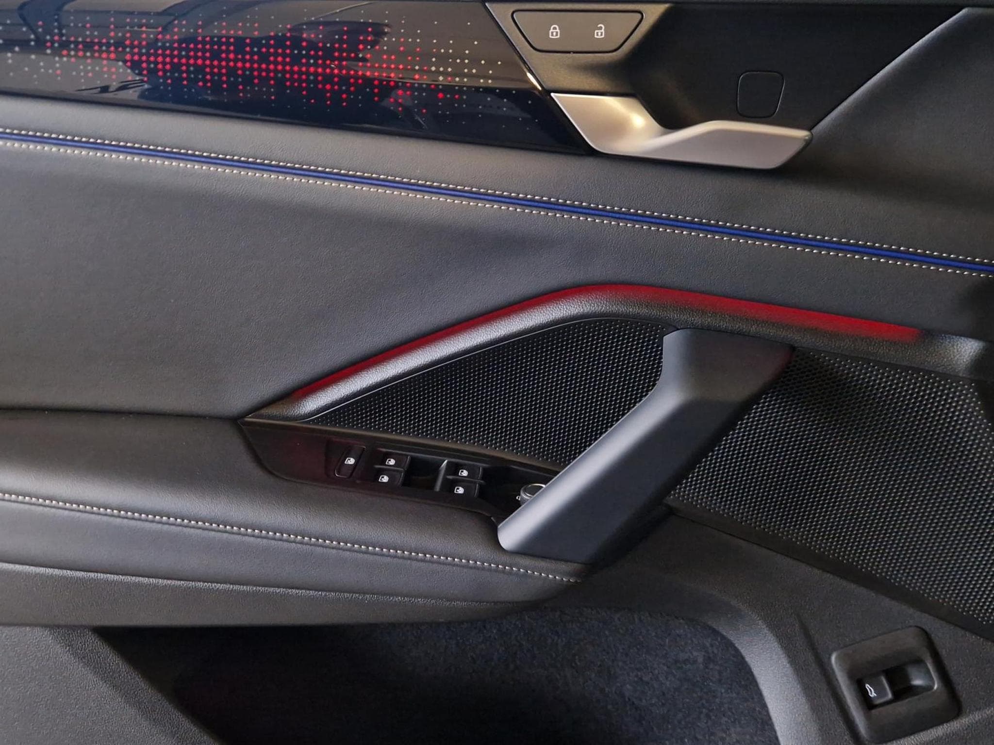 VW Tiguan R-LINE (2025) - Foto 14